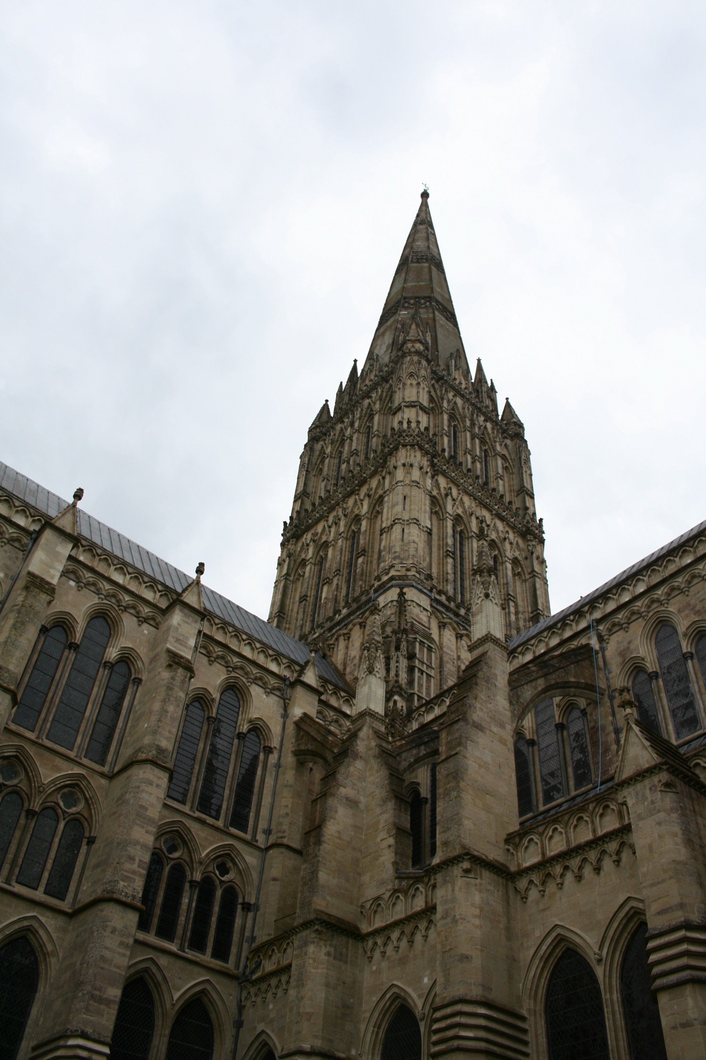 uK, low angle view, building exterior, christianity, stone, history, anglican, 2K, salisbury, landmark, grass, monument, spire, sky, building, religious, Phone HD Wallpaper