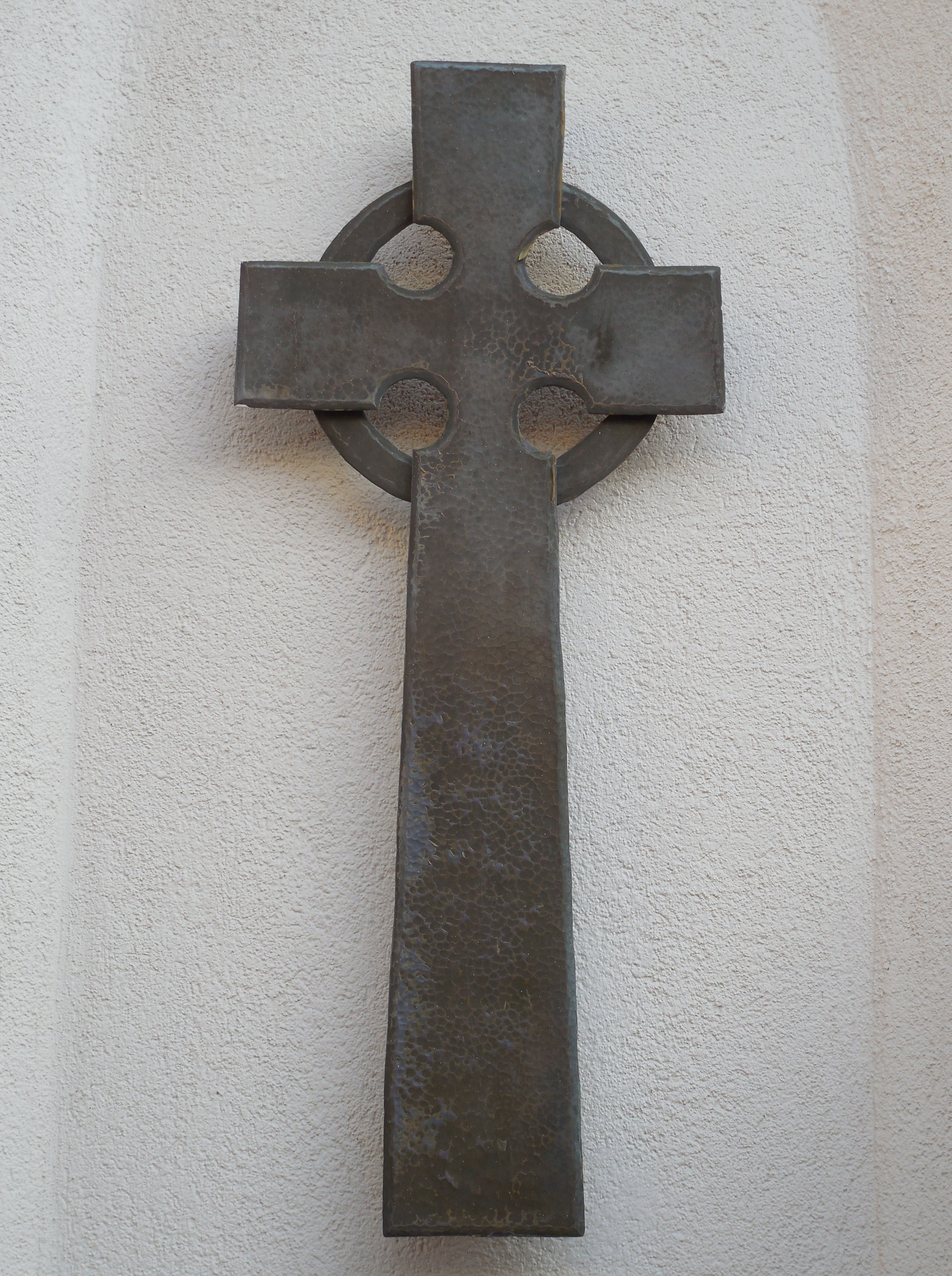 symbol, 4K, crucifix, spirituality, old, antique, white, outdoors, close-up, faith, church, place of worship, celtic cross, cross, no people, architecture, Phone HD Wallpaper