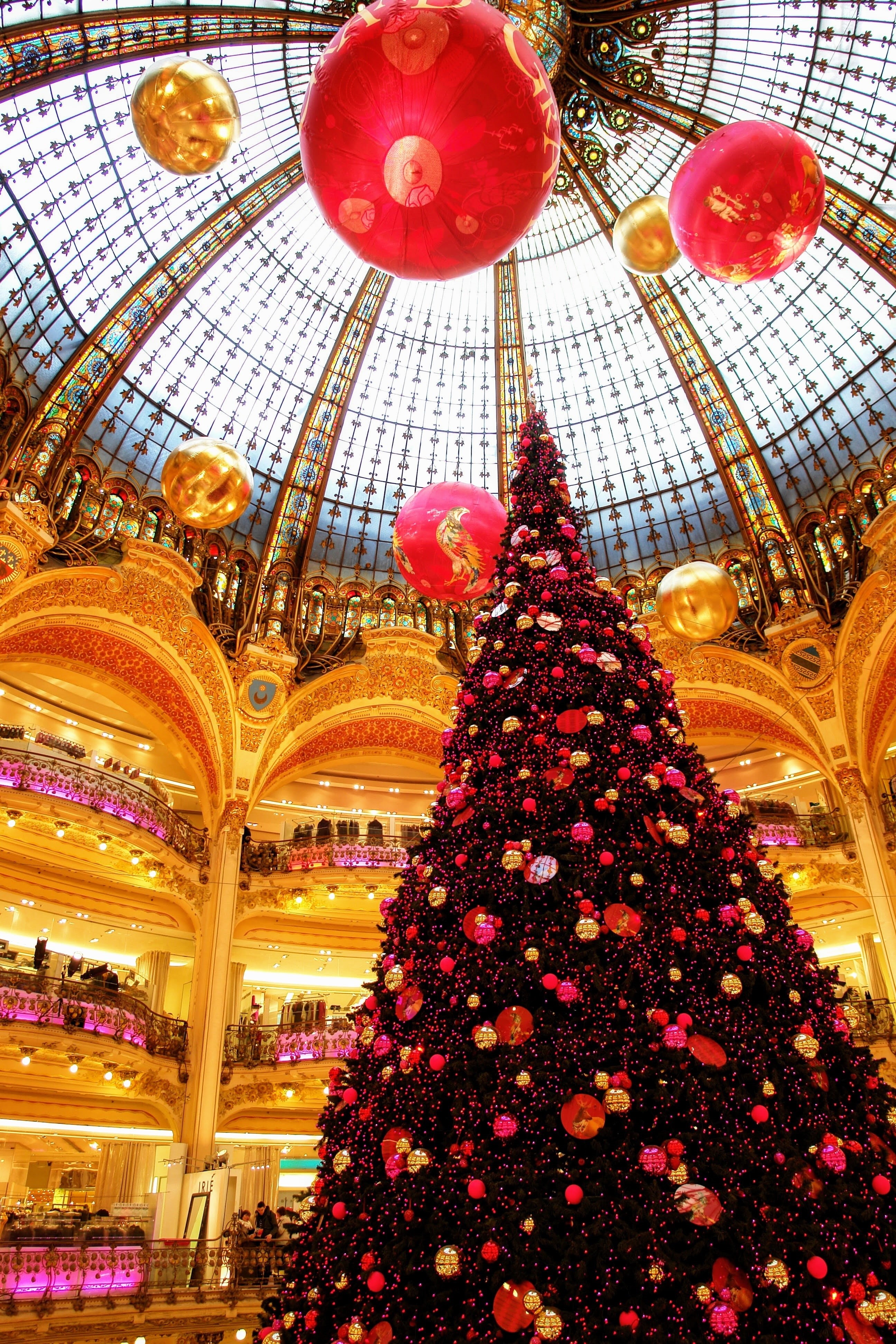 gallery, department store, ceiling, architecture, christmas decoration, la fayette, tree, inside, celebration, day, interior, illuminated, france, dome, Phone HD Wallpaper