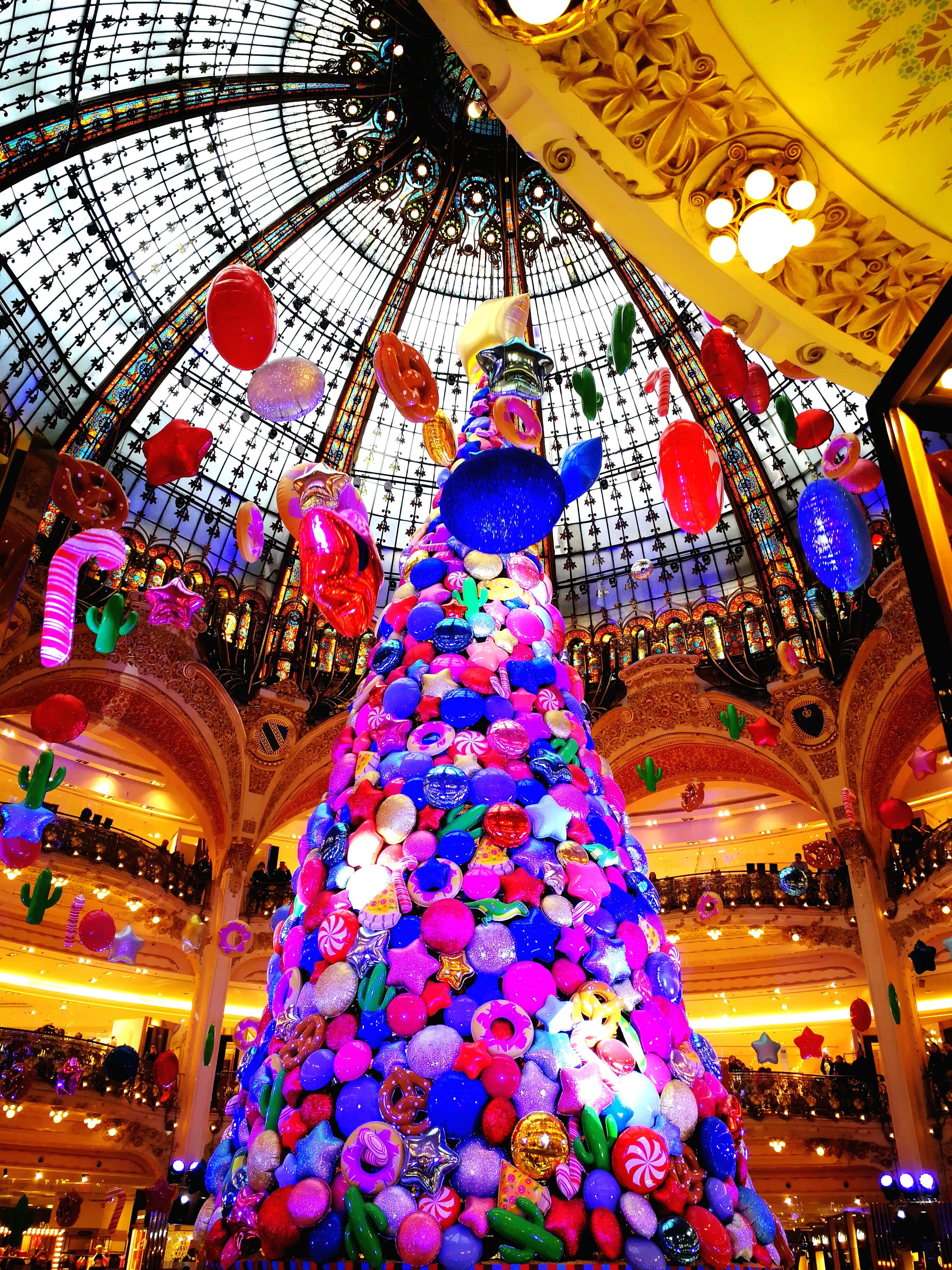 indoors, christmas, celebration, balloons, holiday, light, couleurs, ballons, ceiling, pattern, retail, christmas decoration, beautiful, illuminated, galeries lafayette, Phone HD Wallpaper