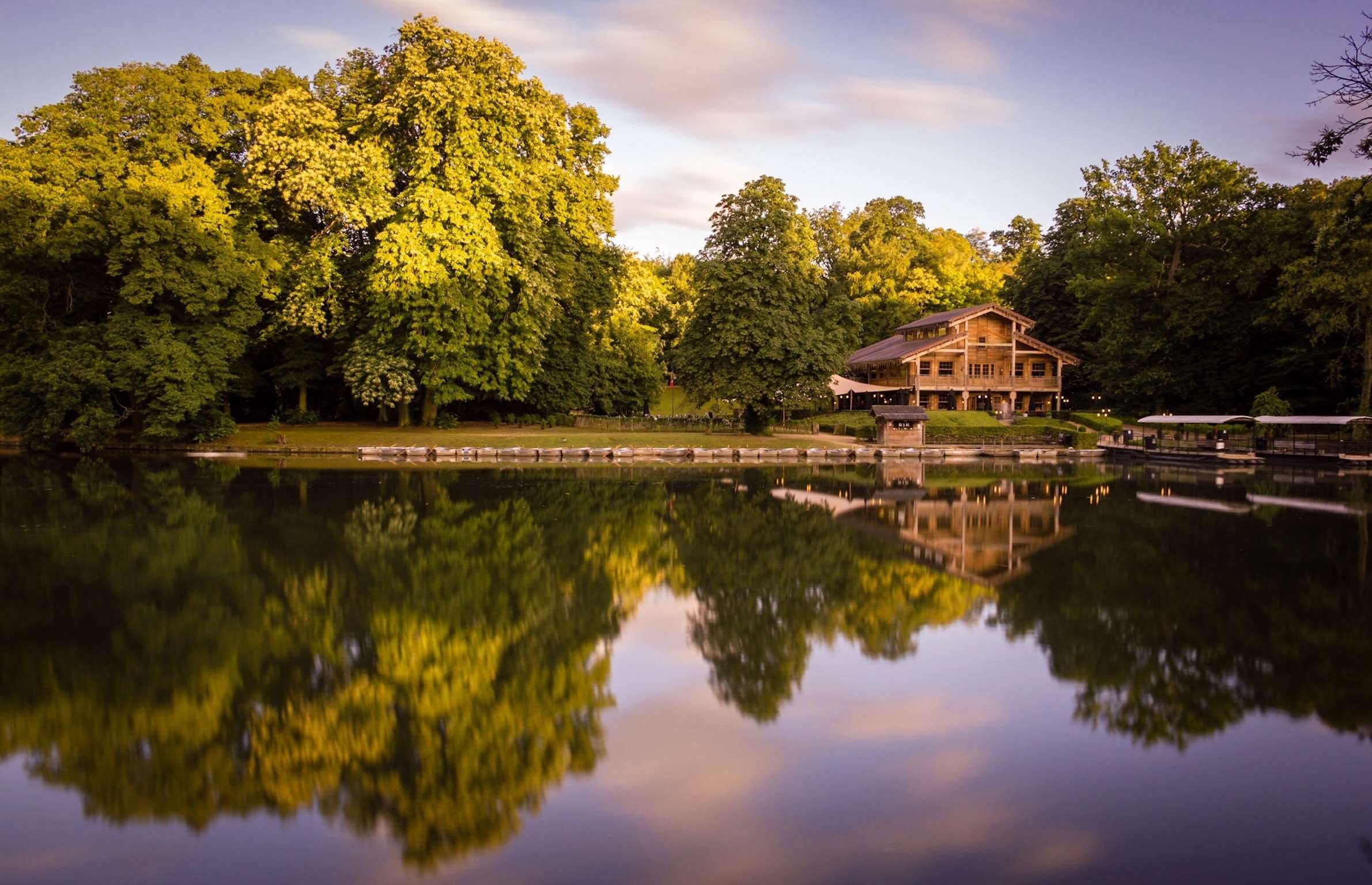 tree, warm, tranquility, outdoors, trees, sky, house, architecture, day, building, woods, no people, beauty in nature, plant, waterfront, growth, 1080P, HD Wallpaper