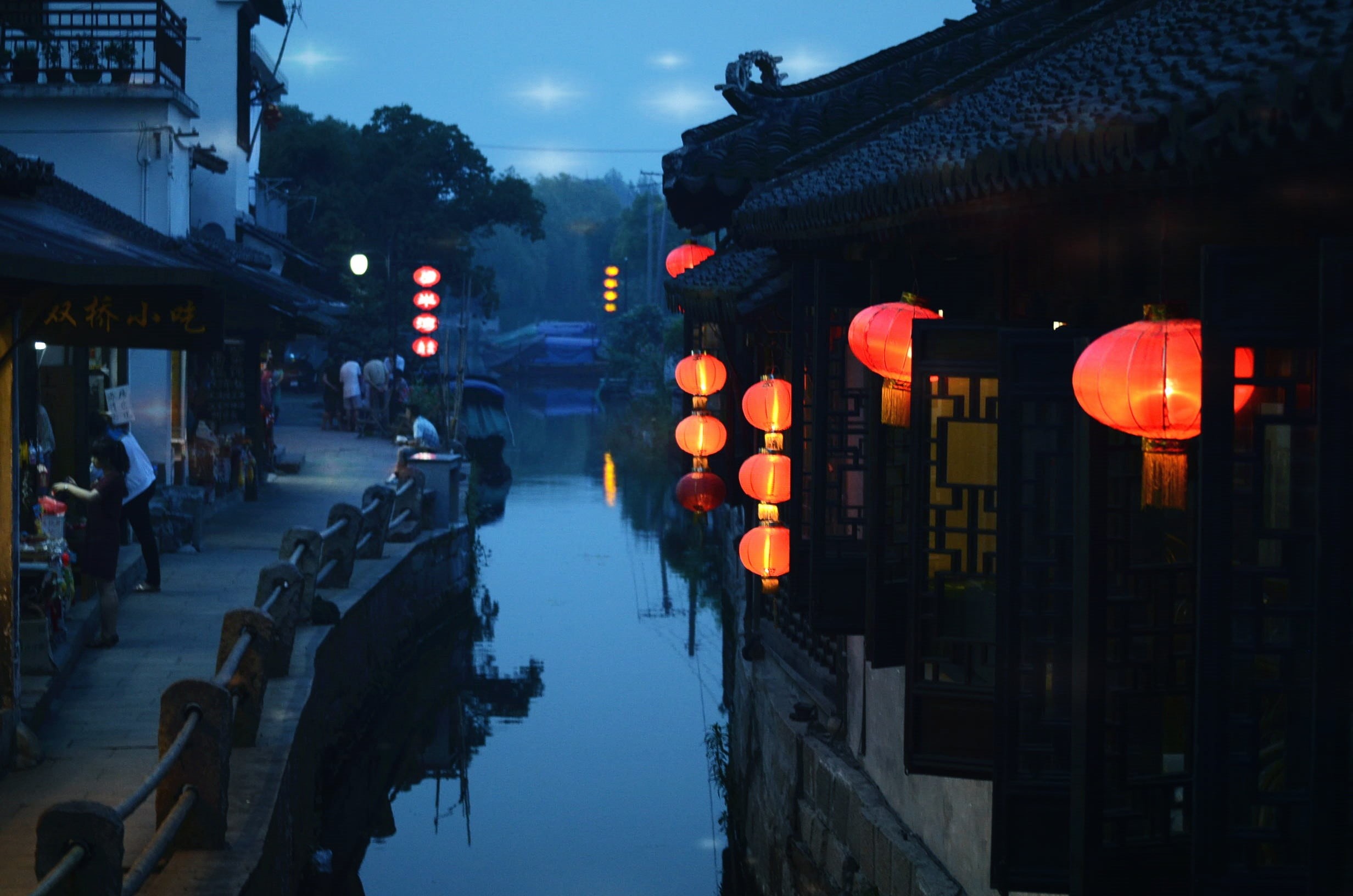 illuminated, dusk, the ancient town, chinese lantern festival, nature, incidental people, lighting equipment, lantern, black, group of people, building exterior, HD Wallpaper