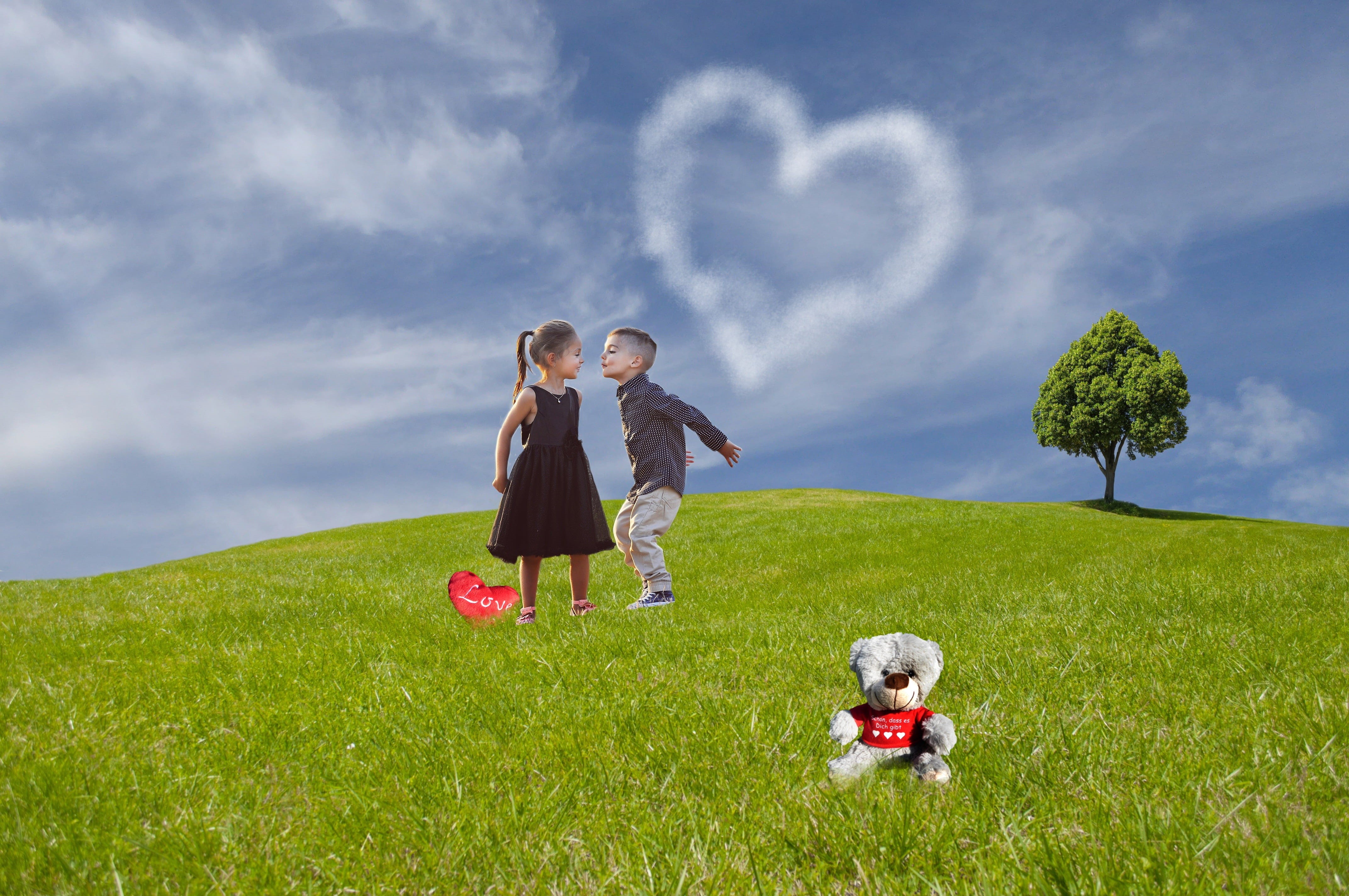 kissing, laugh, Luck, toys, nature, cute, spirituality, kinderlachen, lovers, globe, spring, elevated, lust for life, infinite, tree stand, down to earth, HD Wallpaper