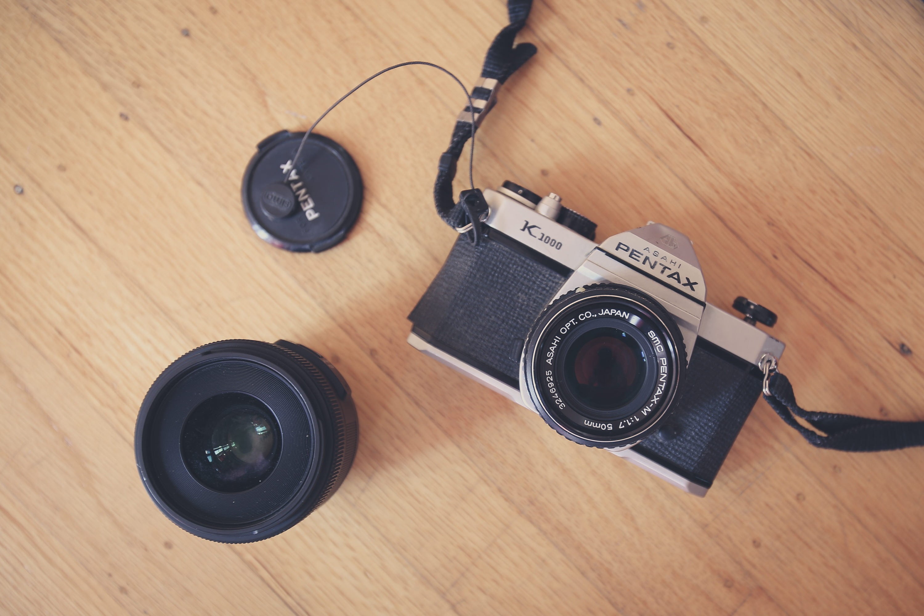 video recording, old, single Object, lens, business, electronics, no people, camera, instrument, photography Themes, photographic equipment, movie, television, HD Wallpaper