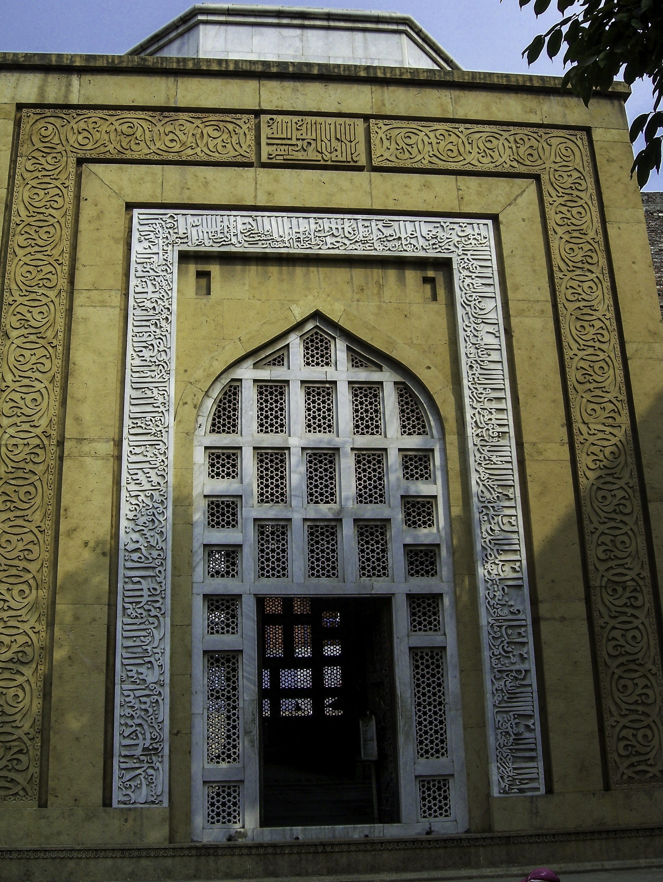 photos, Din, outdoors, Qutub-ud-Din Aibek, the past, Pakistan, place of worship, day, ornate, Lahore, built Structure, arch, door, craft, building Exterior, Phone HD Wallpaper