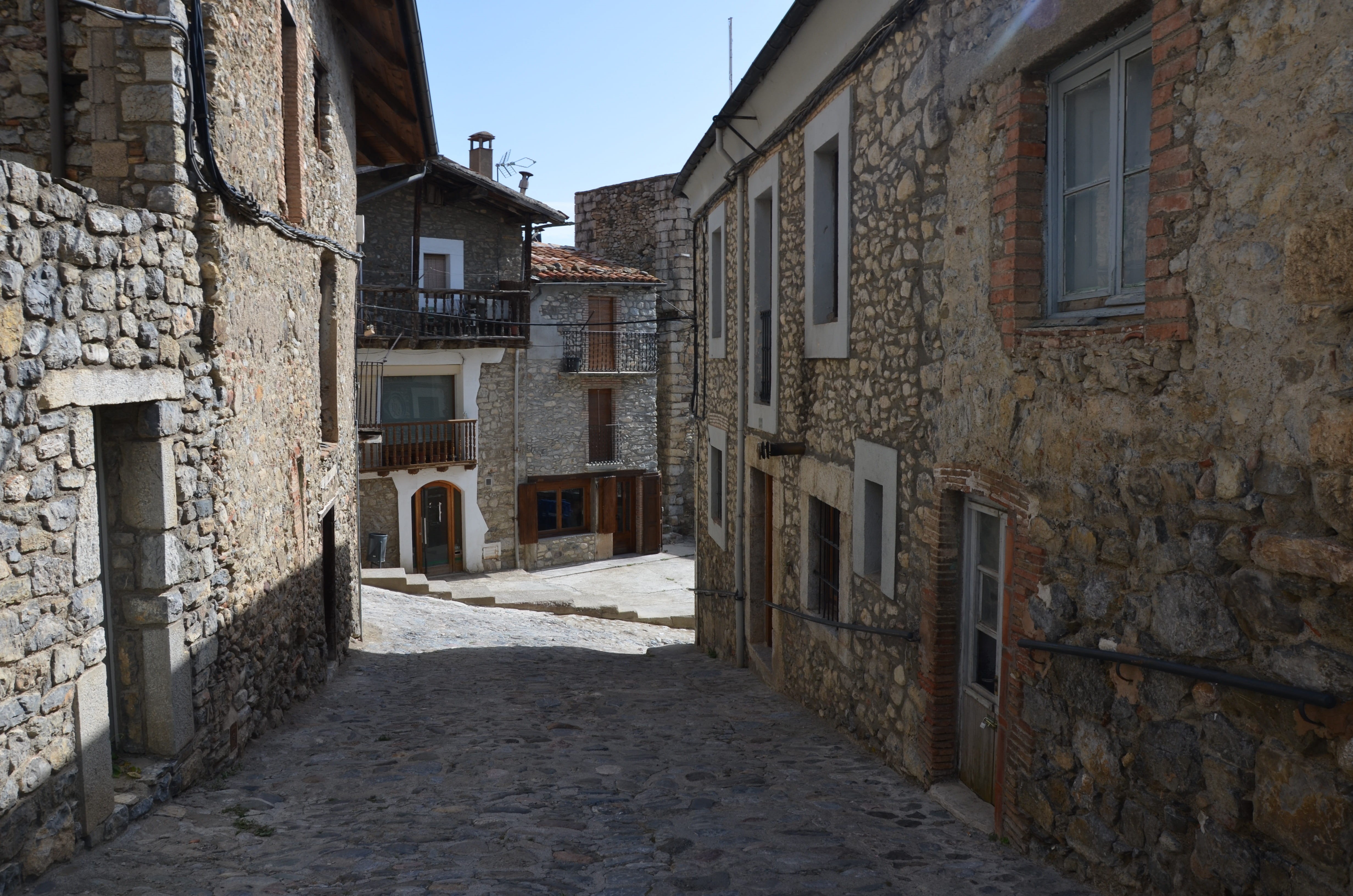 history, sky, buildings, Tourism, stone Material, wall, outdoors, medieval, the way forward, travel destinations, alley, built Structure, walk, city, town, HD Wallpaper