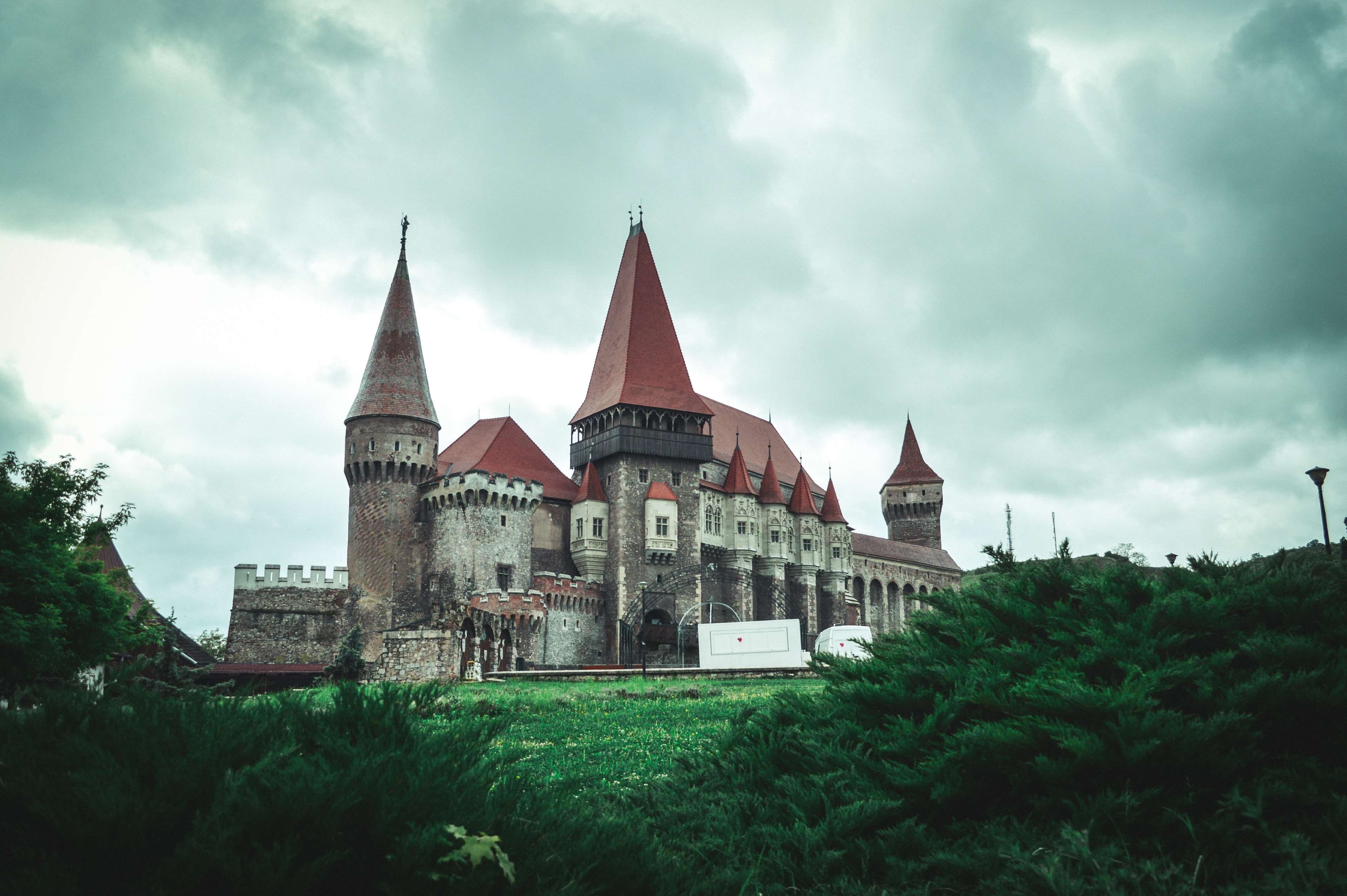 history, nature, hunedoara, day, dramatic, dracula, tree, travel, city, spire, architecture, green color, corvin, tourism, built structure, romania, building exterior, HD Wallpaper