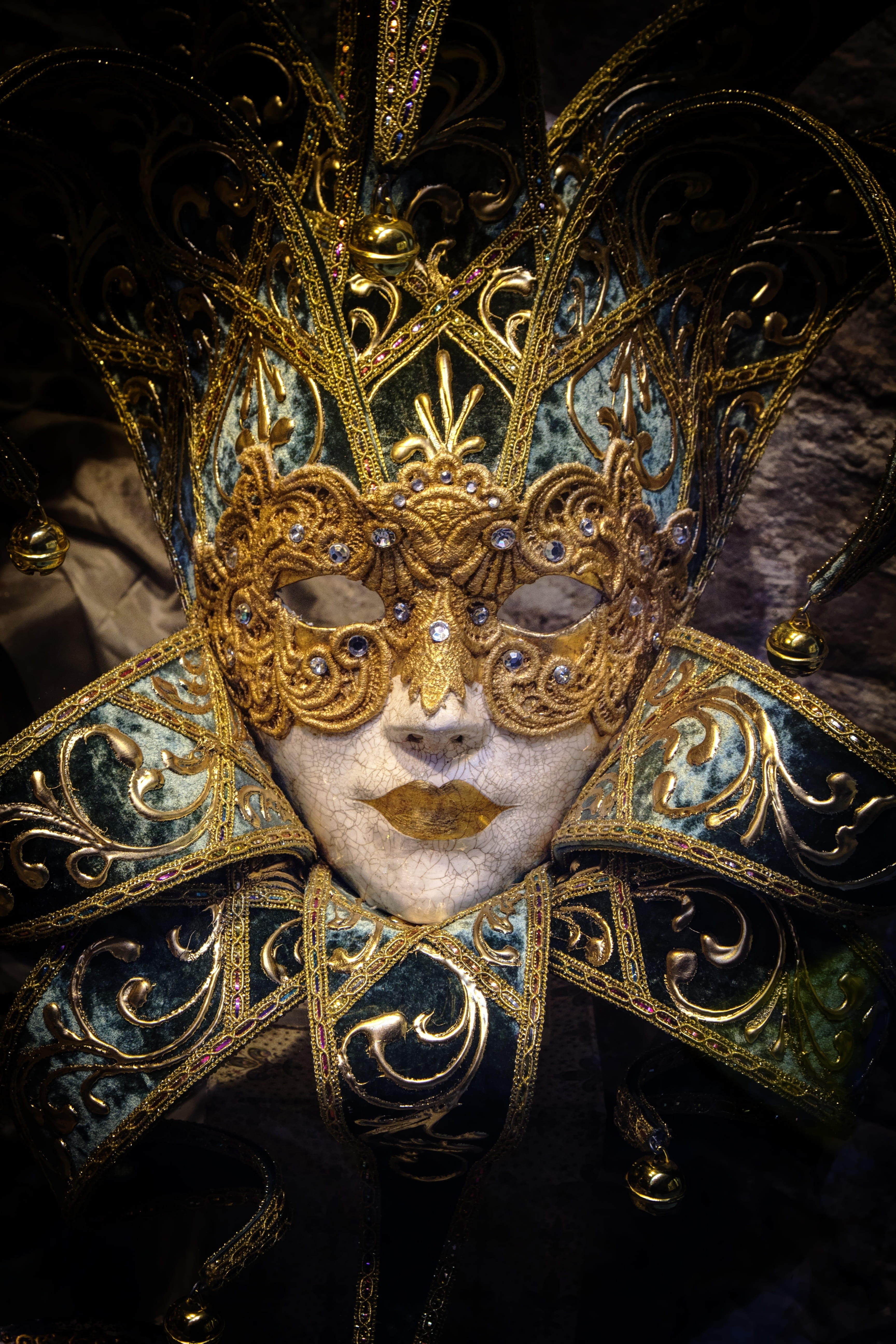 masquerade, venetian, close-up, statue, carnival, design, carving, human representation, sculpture, carnevale, 5K, built structure, architecture, costume, Phone HD Wallpaper