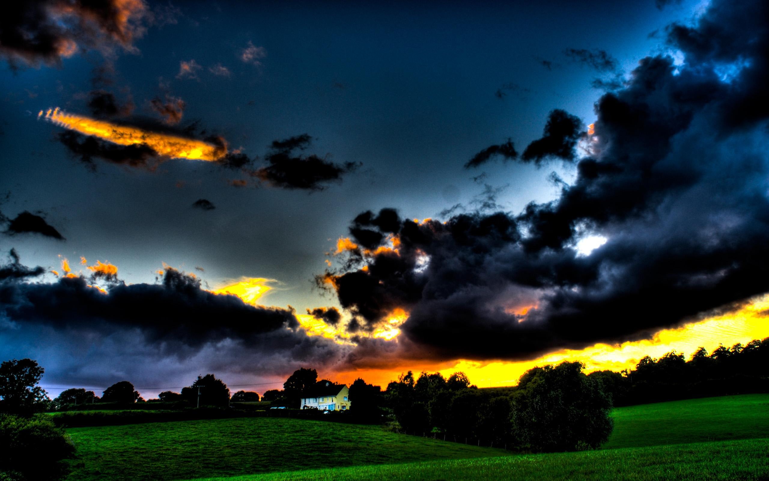 hills, sunset, clouds, rolling, beautiful, house, rural, trees, twilight, fields, farmhouse, 3d and ab, farmland, 2K, HD Wallpaper