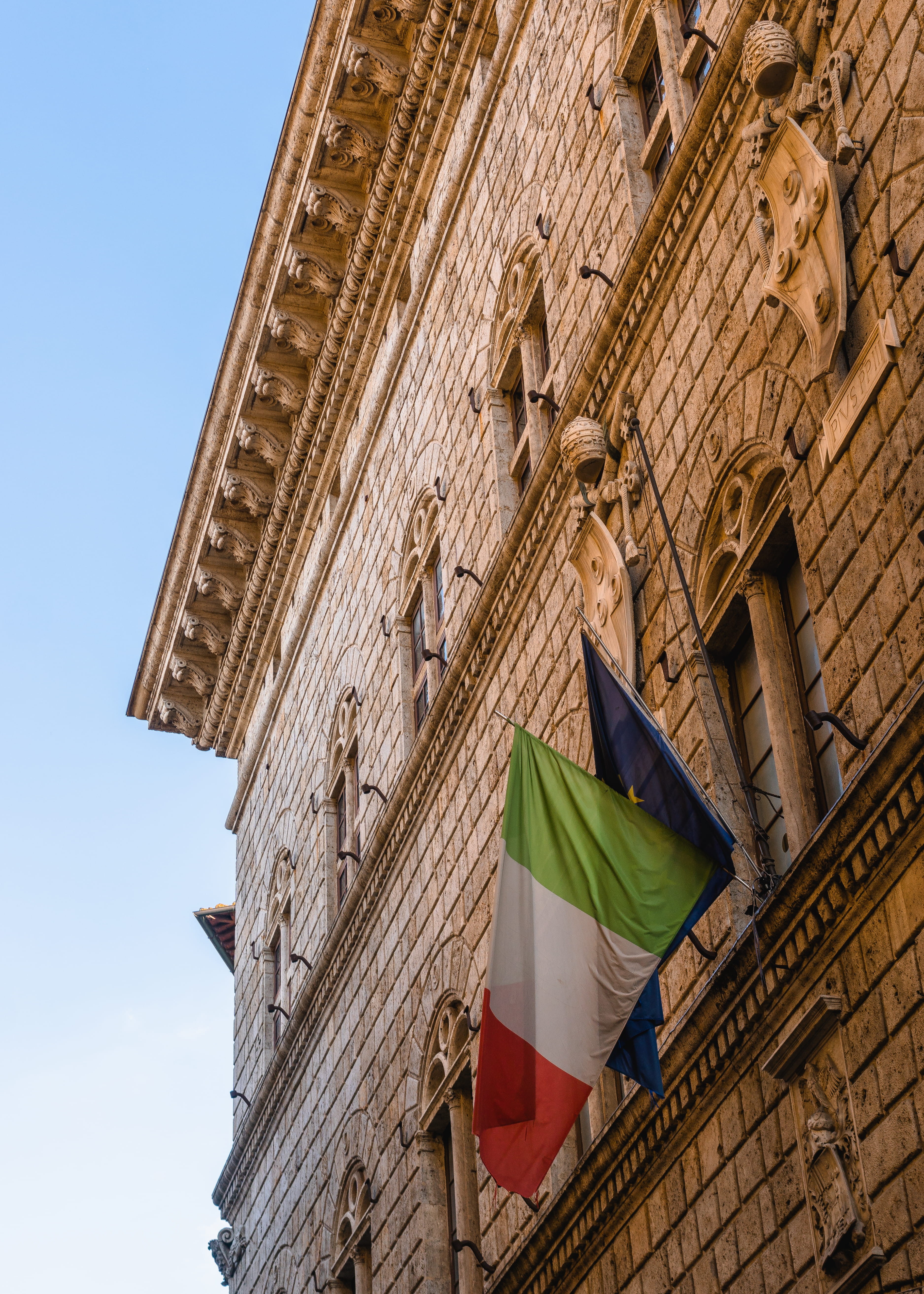 building exterior, italian flag, sky, lookup, craft, built structure, europe, italy, the past, building, old, representation, siena, architecture, outdoors, Phone HD Wallpaper
