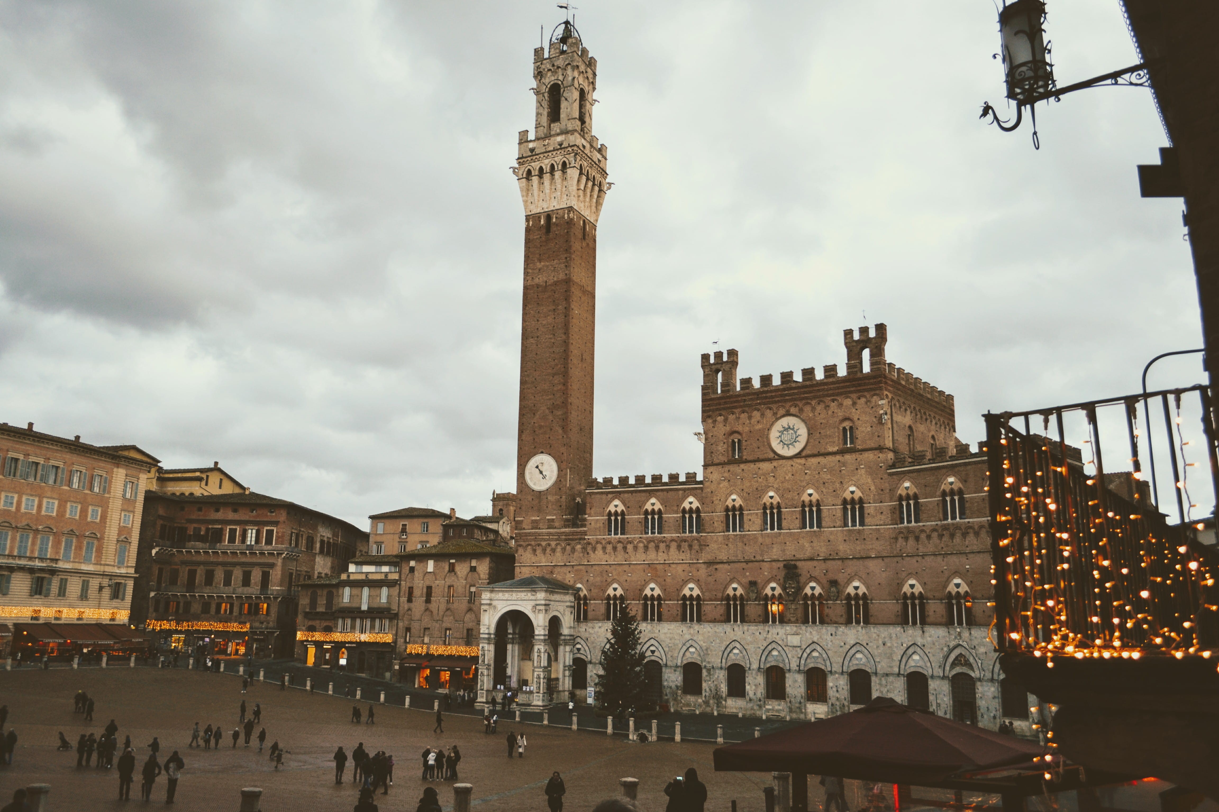 the past, building exterior, outdoors, italy, built structure, siena, 4K, travel destinations, travel, building, architecture, large group of people, nature, HD Wallpaper