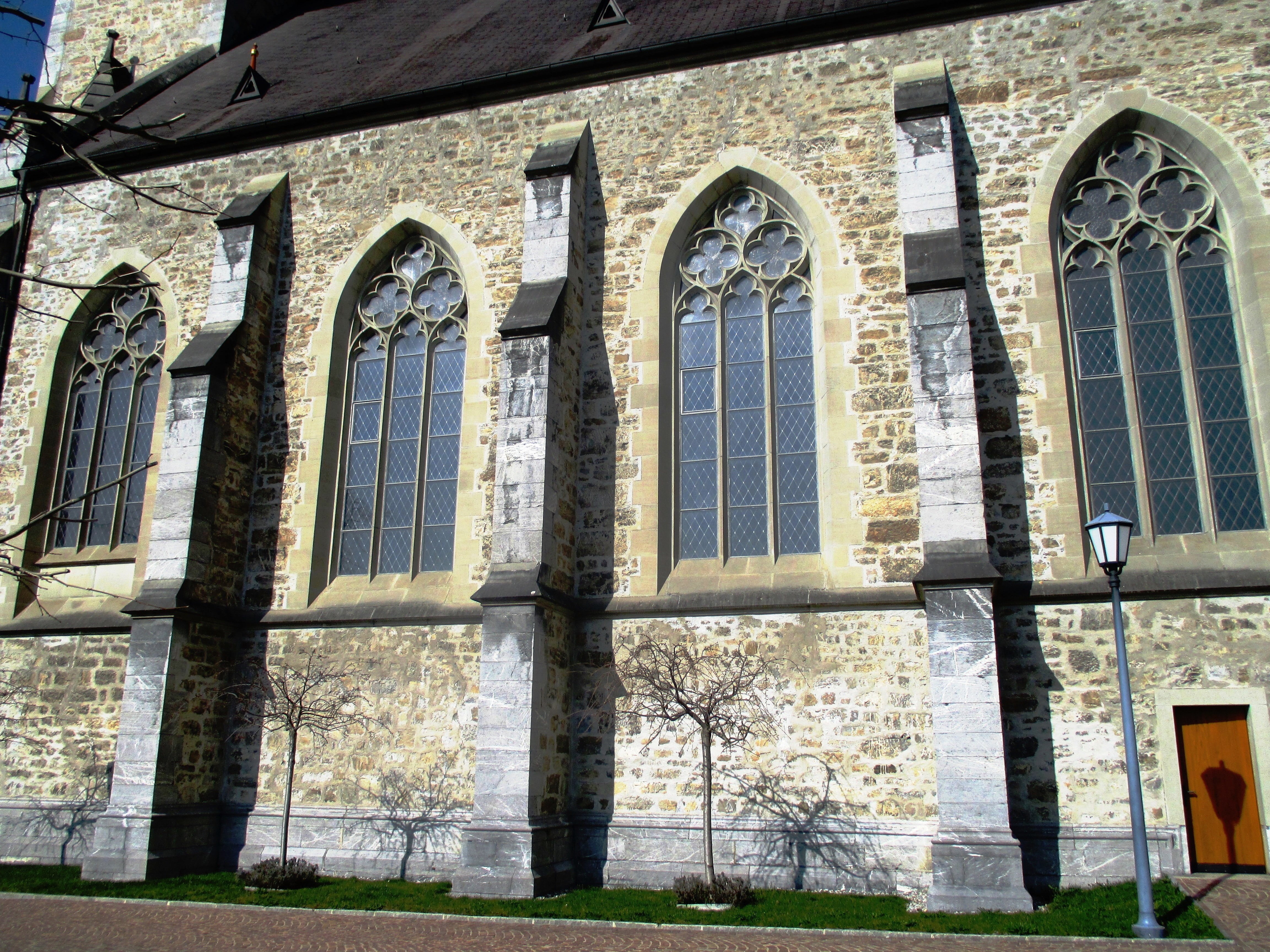 sunlight, history, architecture, facade, nature, day, place of worship, no people, the past, belief, low angle view, church of st florin, outdoors, building, HD Wallpaper