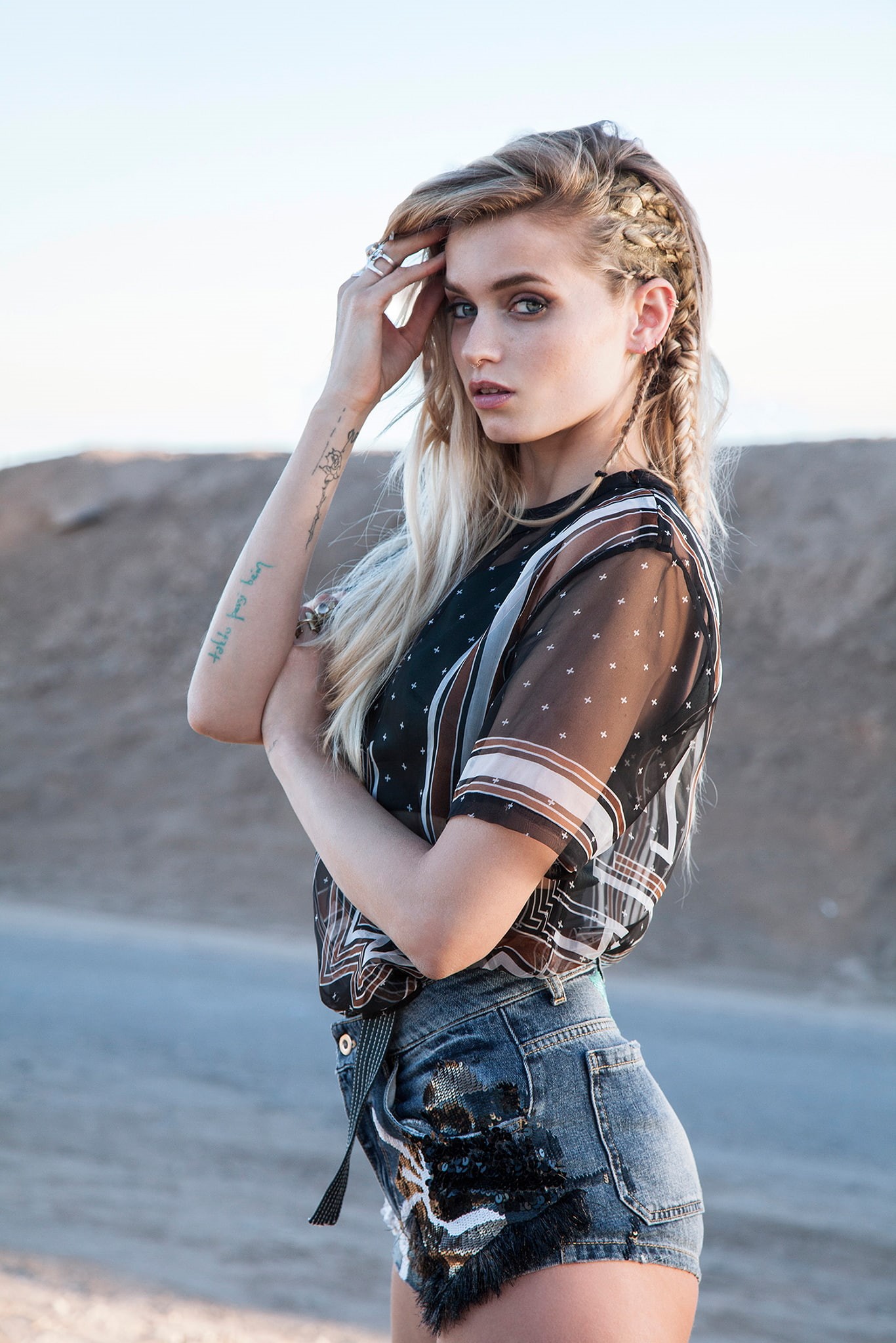 high waisted short, actress, Abbey Lee Kershaw, blue eyes, model, women, blonde, 1080P, jean shorts, Phone HD Wallpaper