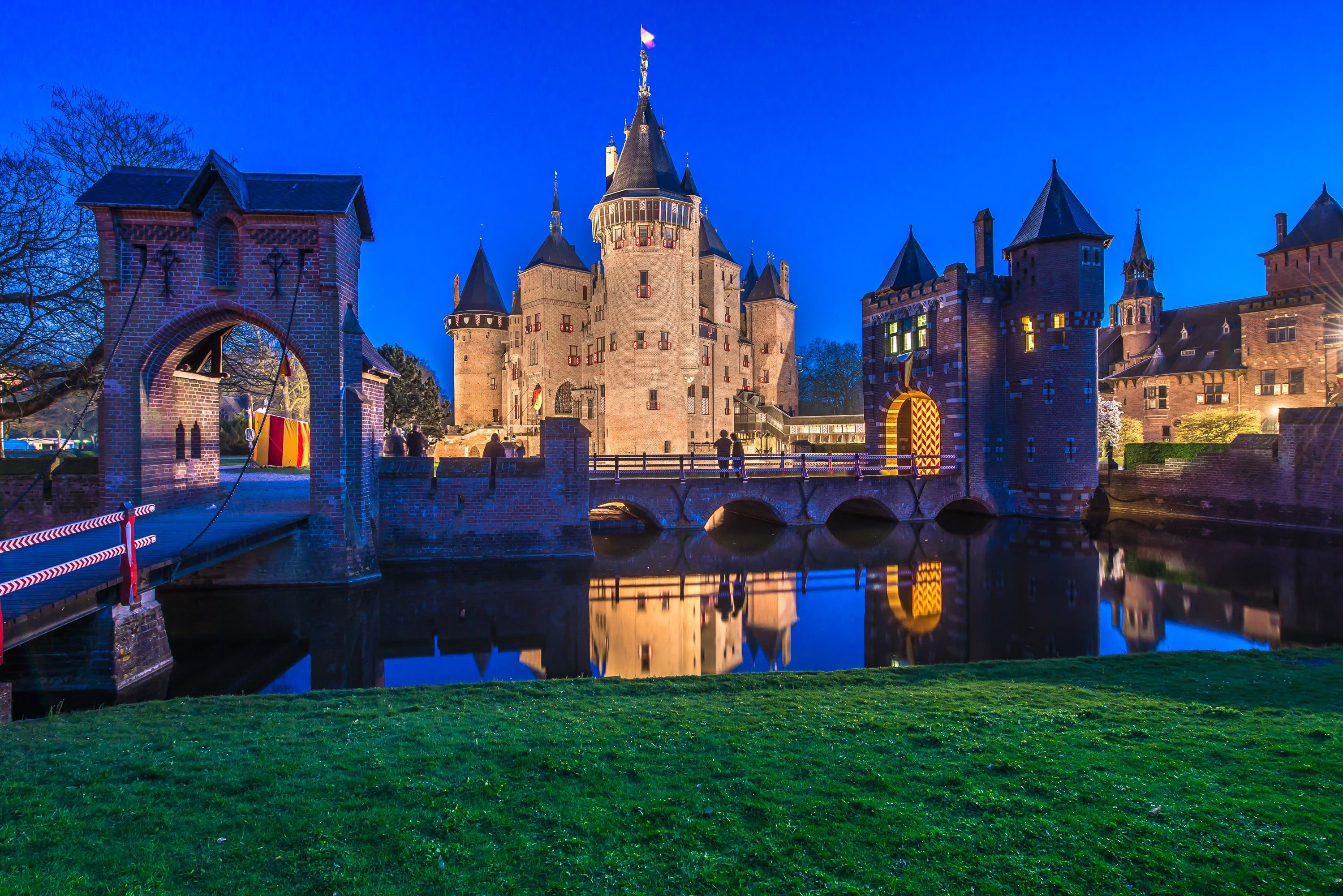ancient, building exterior, travel destinations, outdoors, the past, city, reflection, tourism, 2K, grass, arch, Netherlands, architecture, nature, lights, HD Wallpaper