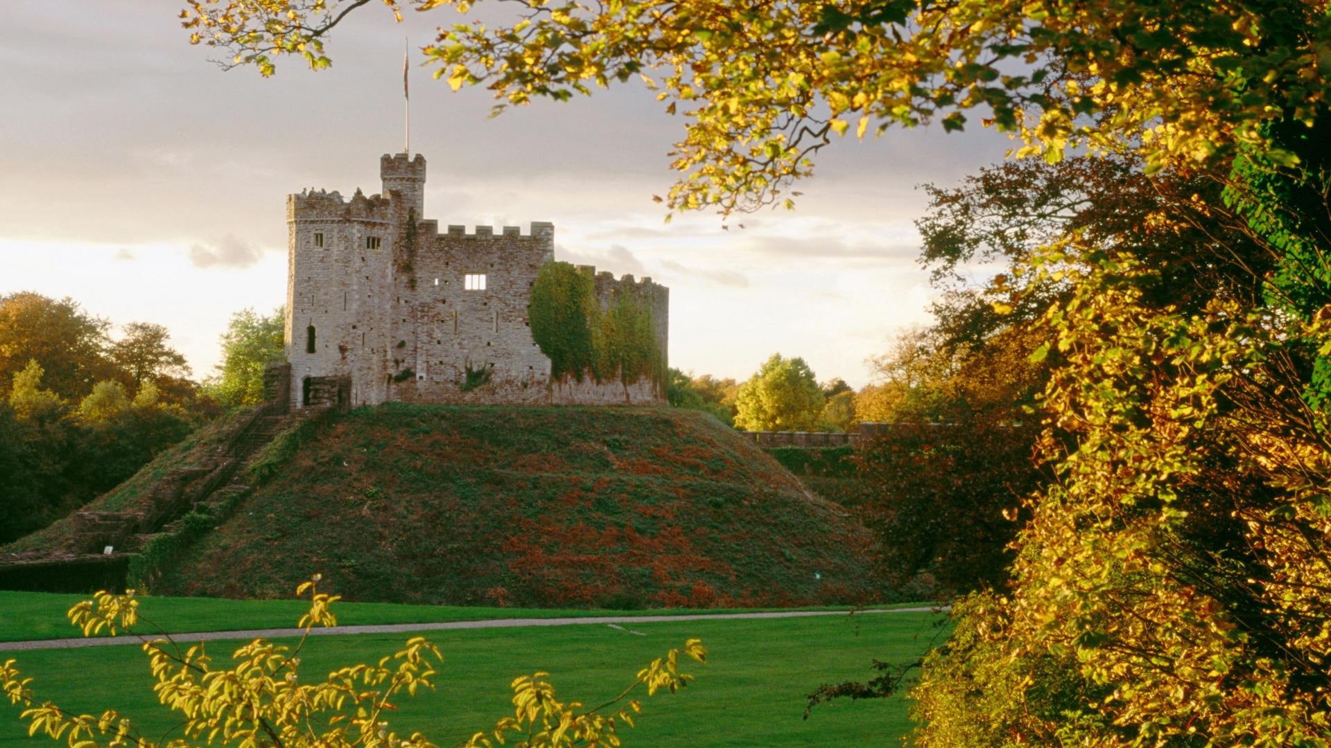 grass, wales, 1080P, cardiff, castle, autumn, nature and landscapes, trees, hill, HD Wallpaper