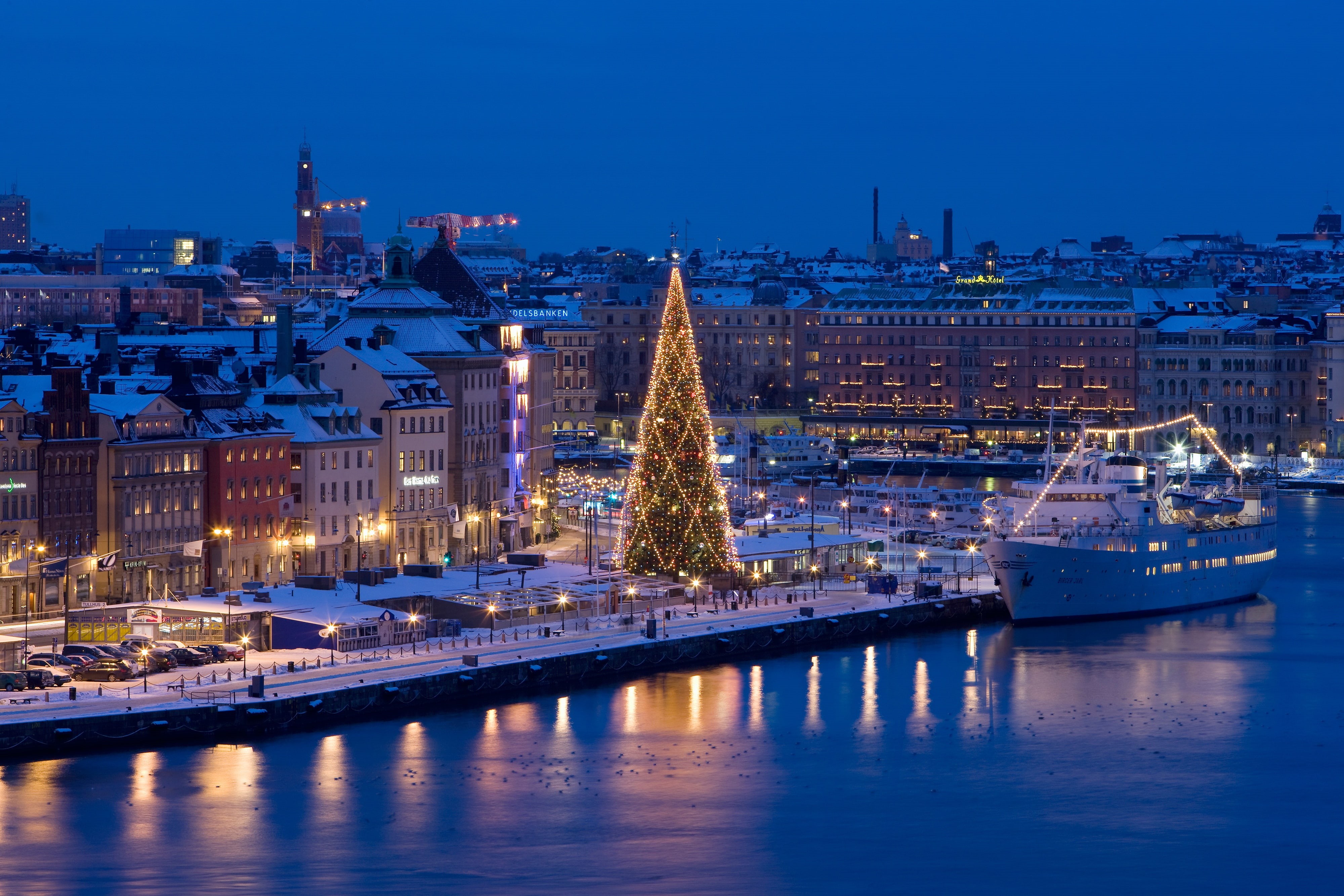 night, Stockholm, ship, river, 4K, Sweden, holiday, garland, fire, new year, tree, .lights, Christmas, the city, pier, home, HD Wallpaper