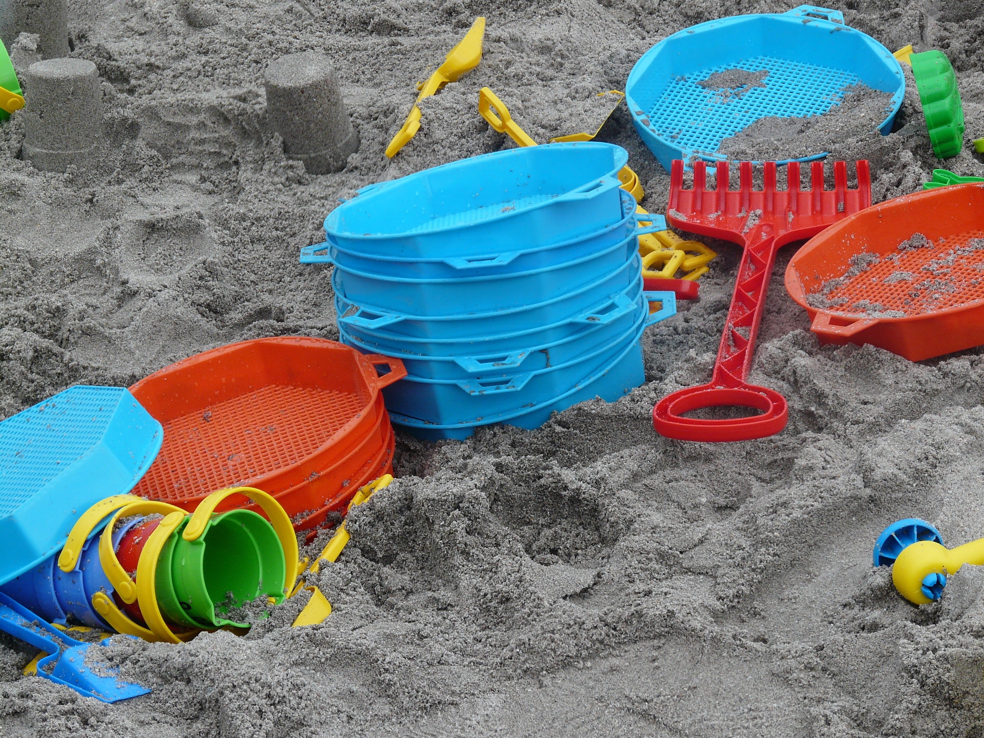 children holiday, outdoors, group of objects, play, choice, bucket, high angle view, blade, sand toys, computing, sandalwood stuff, sand pail and shovel, HD Wallpaper
