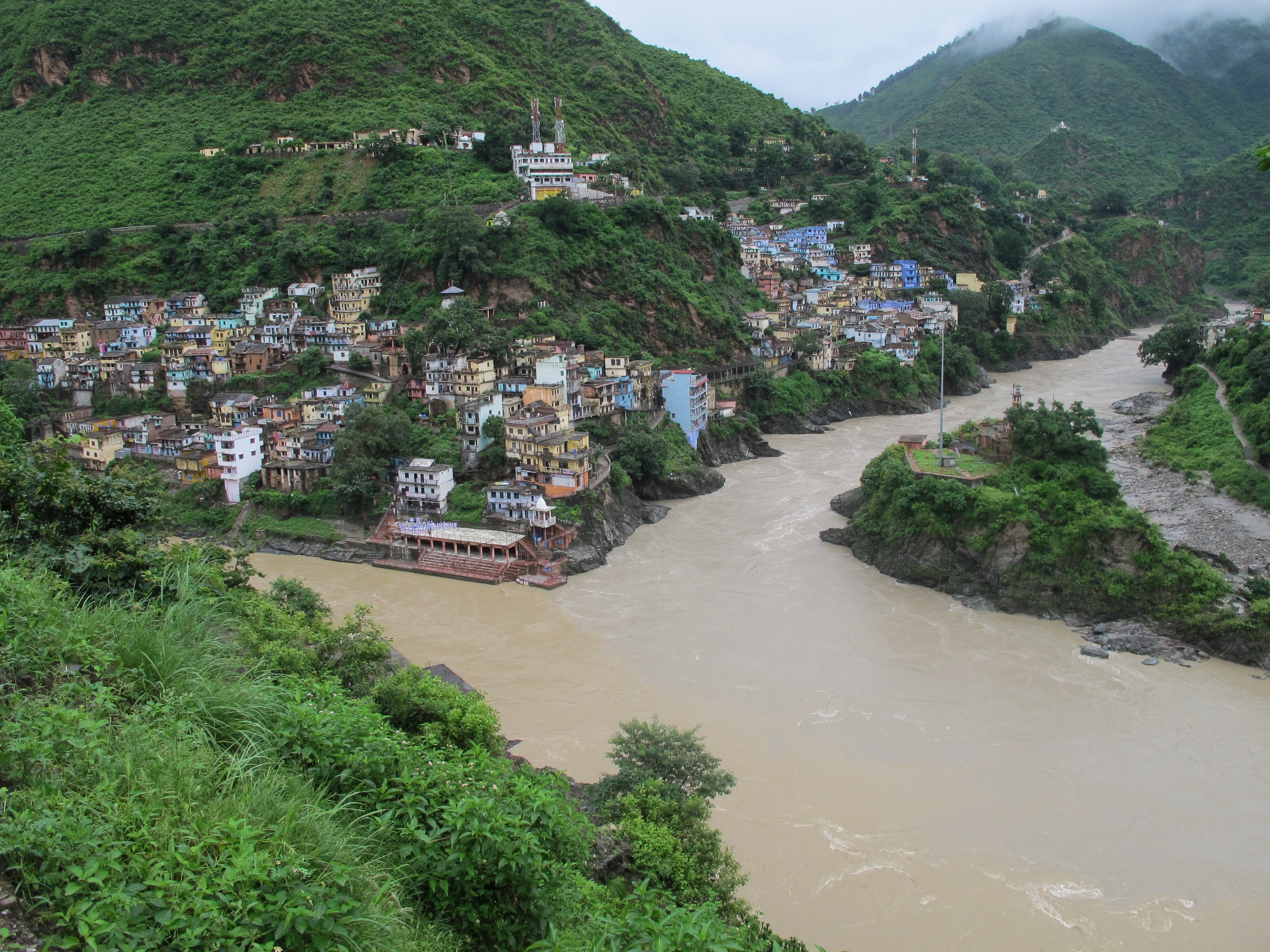 no people, townscape, near, alakanda, land, houses, high angle view, residential district, day, Confluence, water, tree, town, Devprayag, clouds, green color, HD Wallpaper