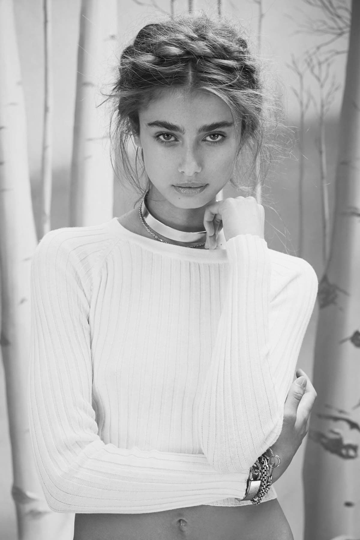 Taylor Hill, waist up, fashion, indoors, young adult, one person, looking at camera, monochrome, beautiful people, beauty, 720P, adult, model, portrait, Phone HD Wallpaper