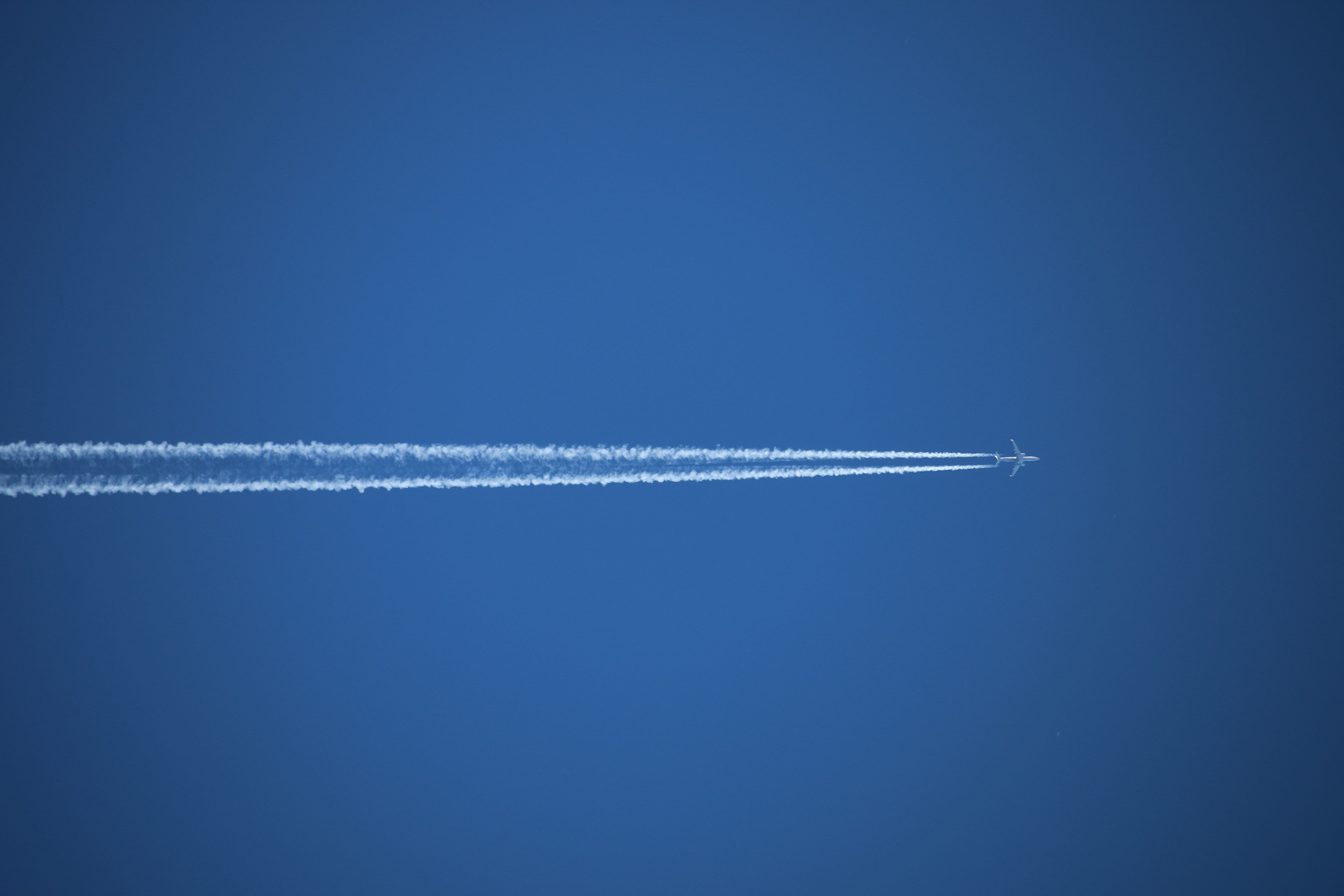 mid-air, 5K, aerospace industry, blue background, on the move, smoke - physical structure, white color, no people, nature, copy space, airshow, flying, HD Wallpaper