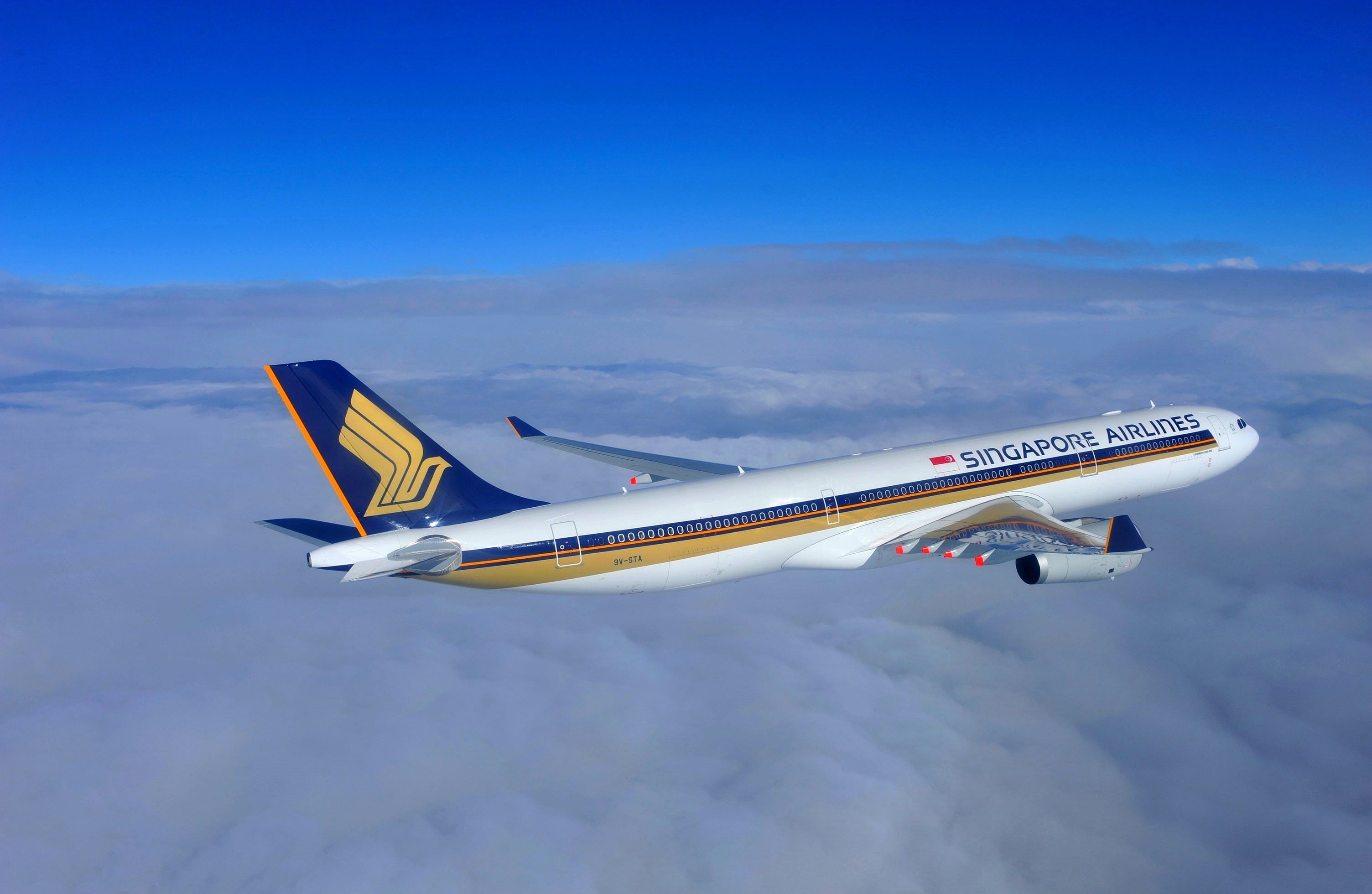 Singapore, 2K, Aircraft, 300, The plane, Airliner, A330, Passenger, The sky, blue, Airbus, Clouds, airlines, Singapore Airlines, Sky, Flight, white, HD Wallpaper