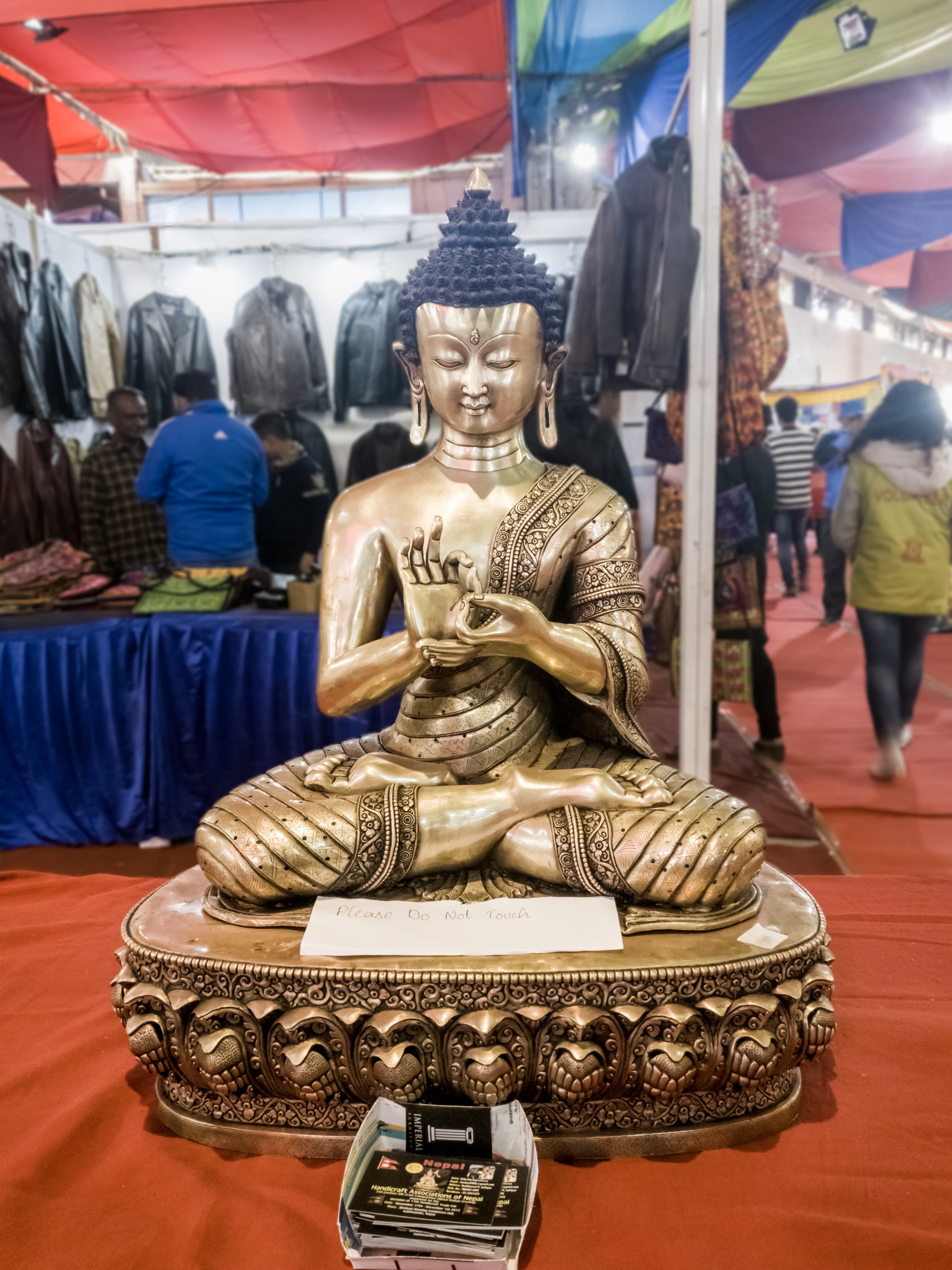 incidental people, spirituality, belief, handicraft, oneplus, kathmandu, built structure, representation, brass, dn, 4K, carving, 2017, nepal, art and craft, Phone HD Wallpaper