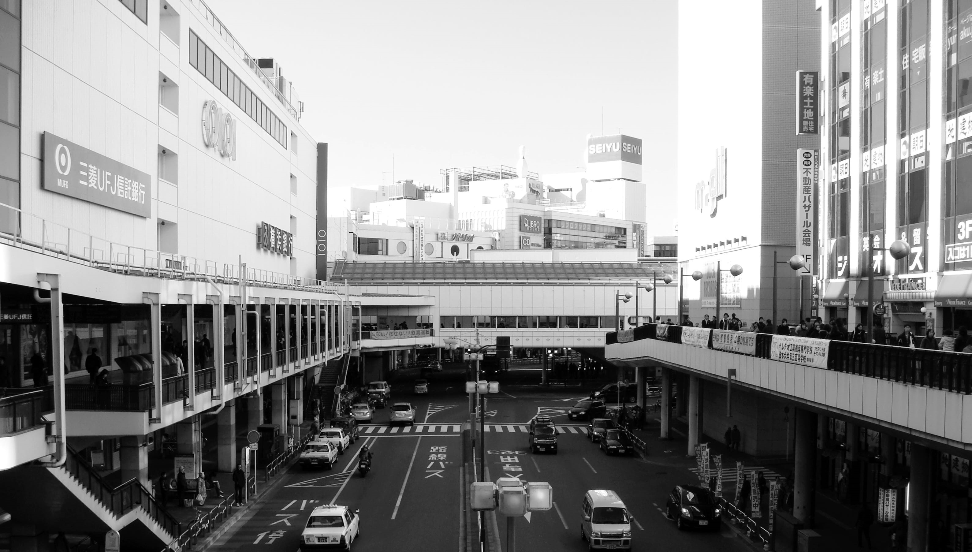Machida, office building exterior, traffic, motion, land vehicle, 2K, transportation, bus, cityscape, building, motor vehicle, nature, City, city street, HD Wallpaper