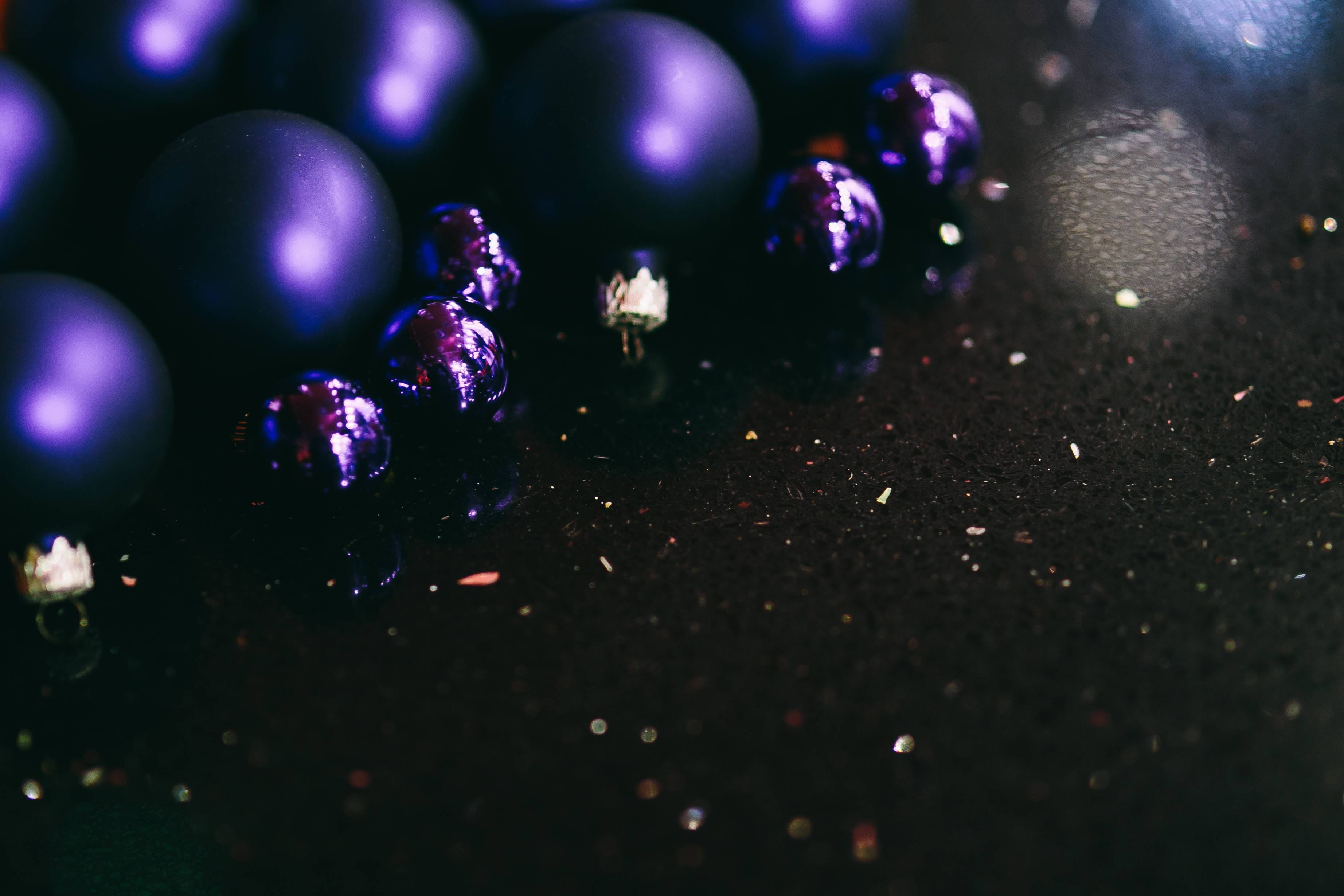 water, food and drink, 2K, shiny, blue christmas, blue, decoration, indoors, illuminated, abstract, backgrounds, rain, night, christmas, christmas ornaments, HD Wallpaper