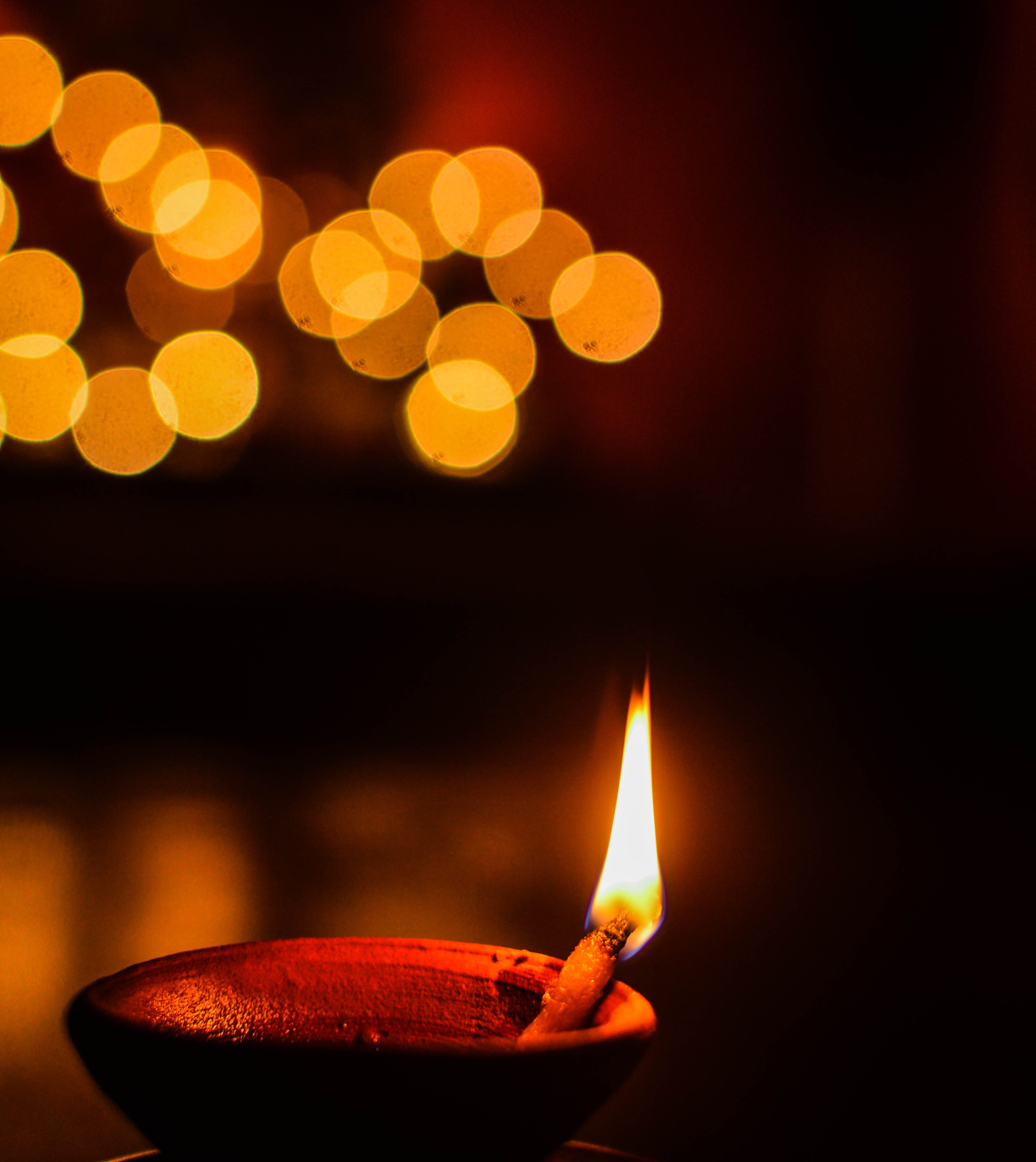traditional festival, 4K, deepavali, night, close-up, lit, fire - natural phenomenon, illuminated, bowl, electric lamp, diya - oil lamp, holder, indoors, Phone HD Wallpaper