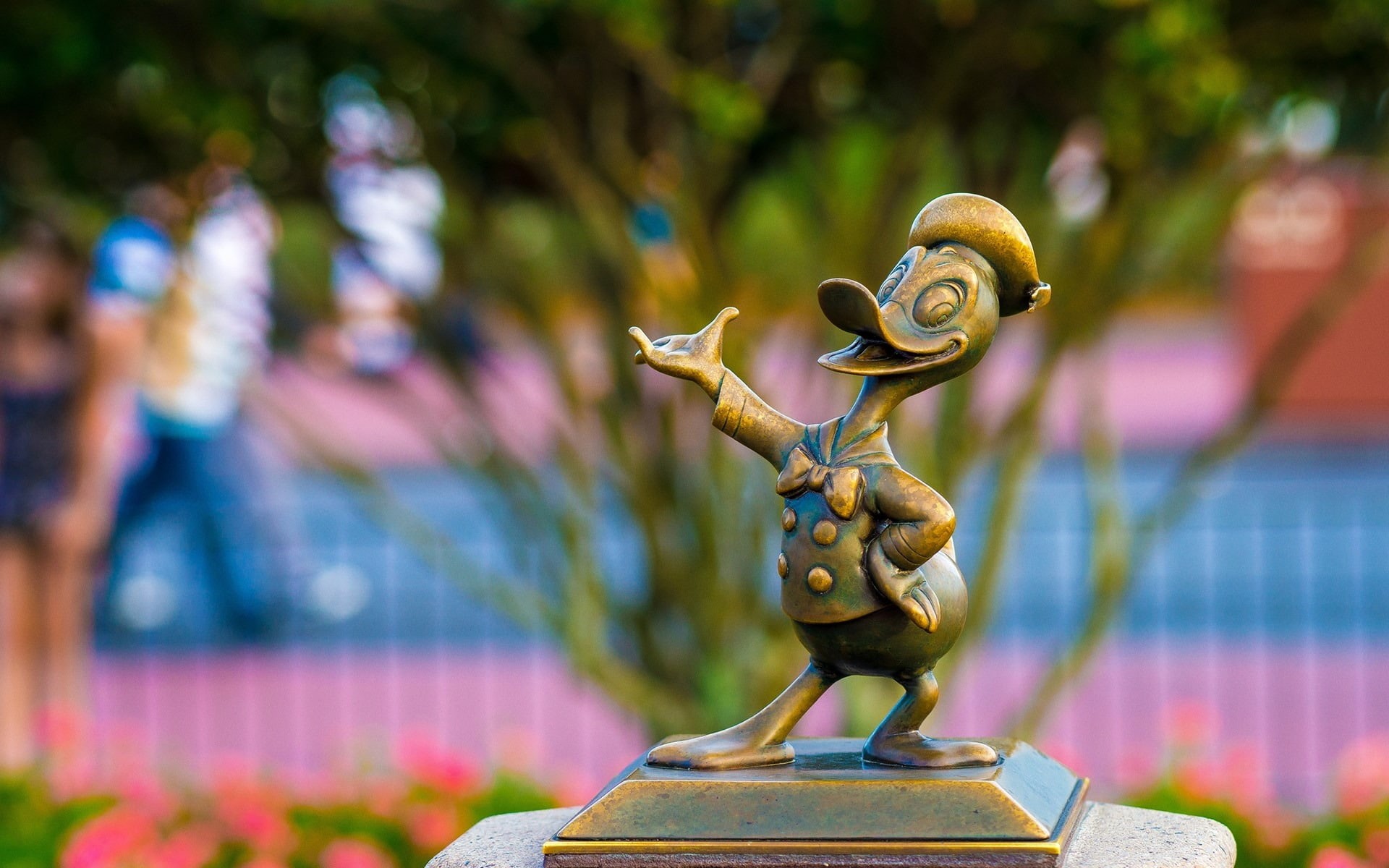 art and craft, craft, gold, gold colored, representation, angel, religion, colored, donald, duck, brass, hd, close-up, focus on foreground, figurine, HD Wallpaper