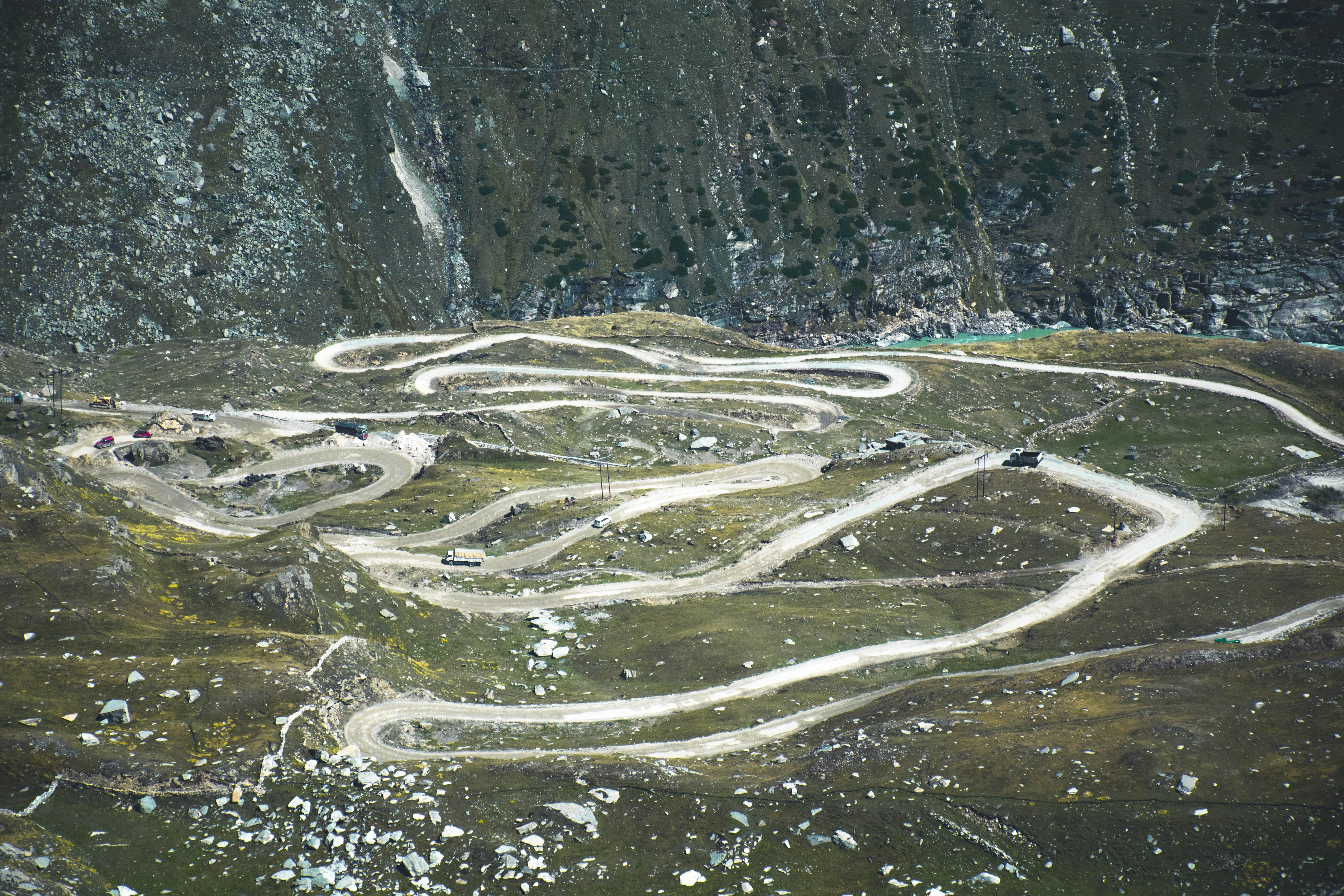 truck, beauty in nature, outdoors, pass, drone, sea, animal, high angle view, grass, plant, rohtang, hairpin, motion, green, view, car, aerial, nature, HD Wallpaper