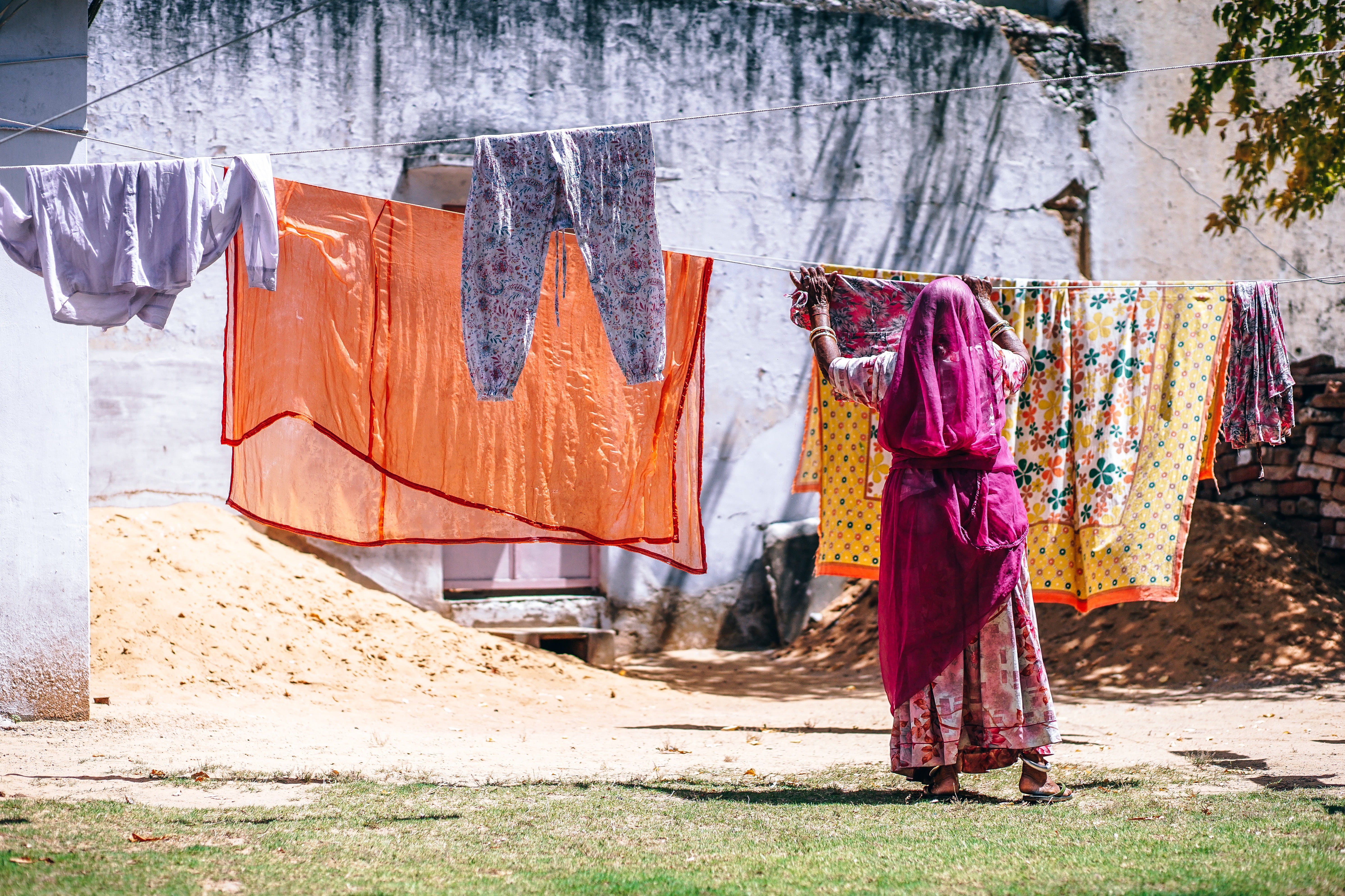 textile, laundry, architecture, indium, outdoors, man, duty, traditional clothing, clothes, wash, drying, working, outdoor, reflection, day, tree, full length, HD Wallpaper