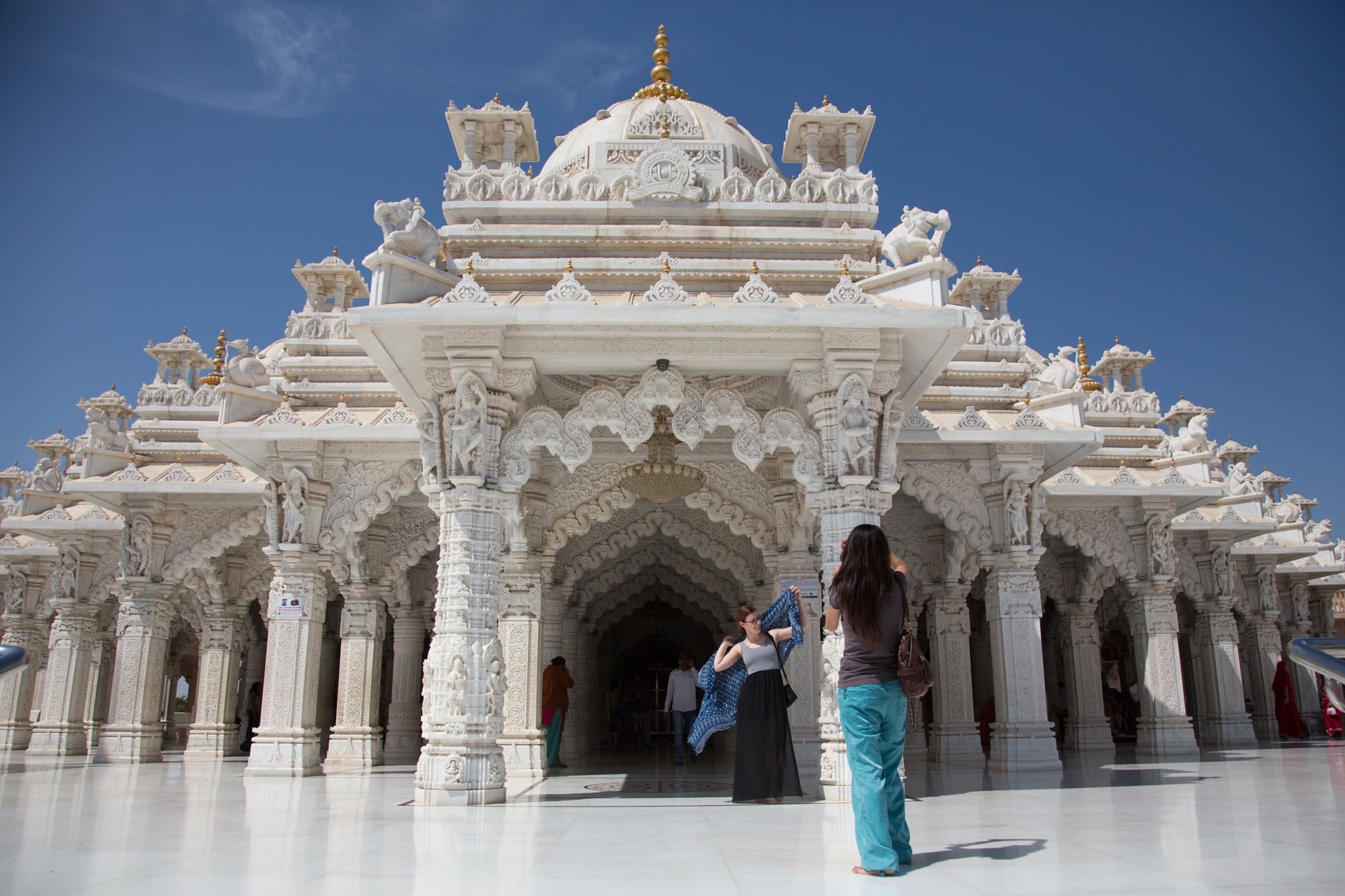 behind, spirituality, standing, white temple, two people, architecture, history, marble temple, belief, tourism, woman, people, place of worship, built structure, HD Wallpaper