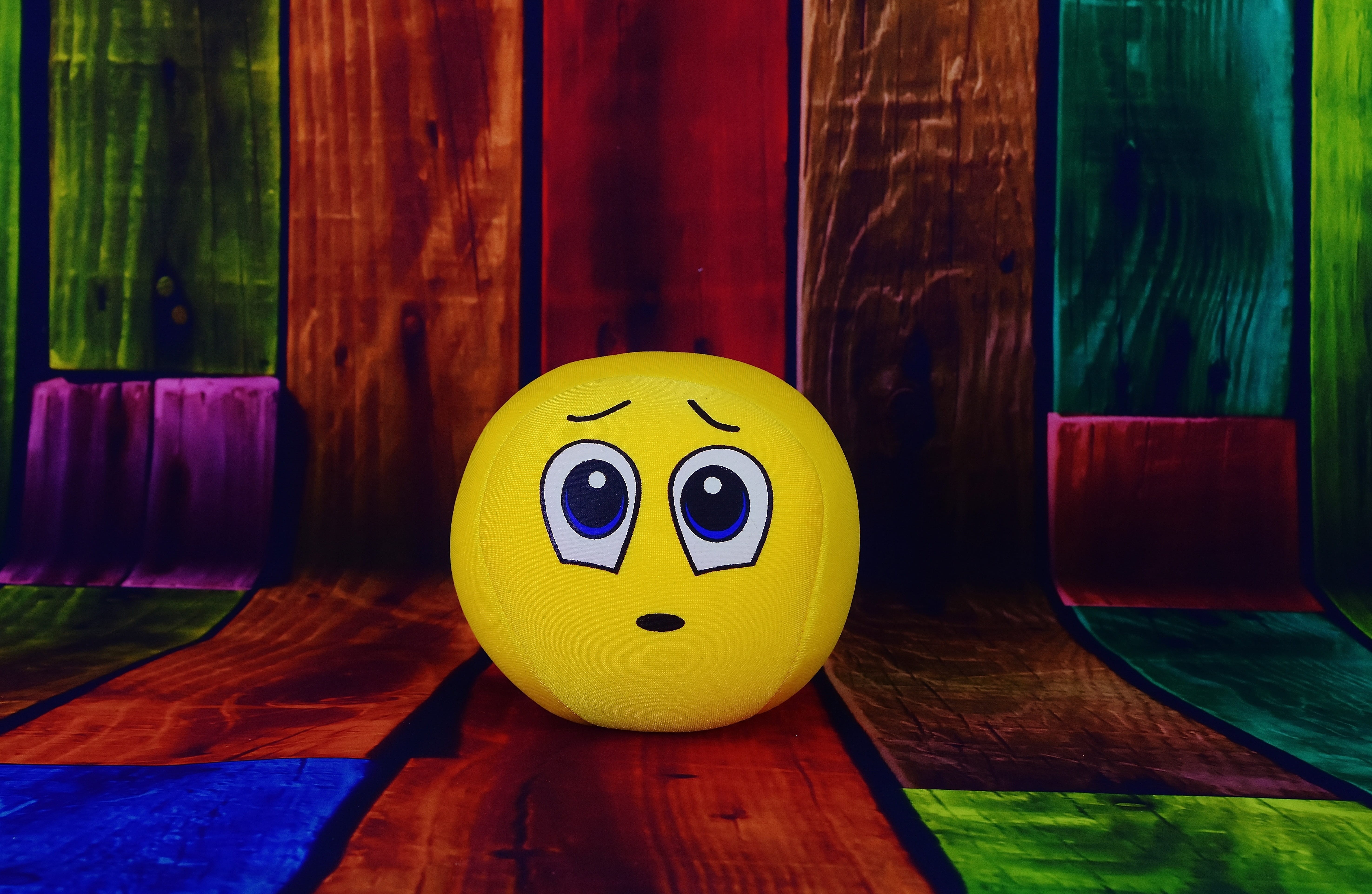 creativity, fun, friendly, smiling, sorry, sphere, art and craft, anthropomorphic, sport, multi colored, table, anthropomorphic smiley face, surprised, HD Wallpaper
