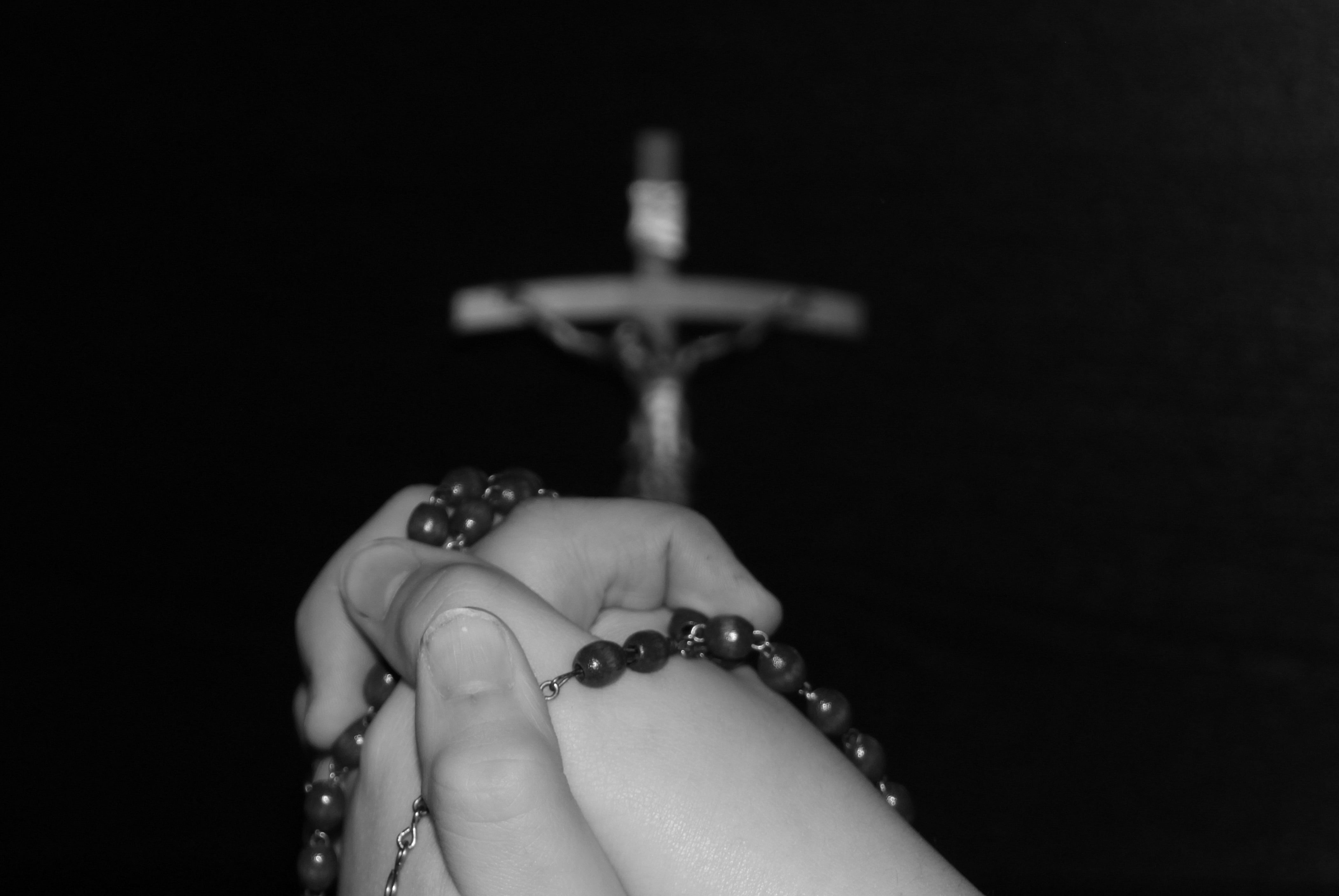 bracelet, pray, body part, rest, hand, human hand, pearl jewelry, finger, black background, human body part, 4K, hands, mourning, jewelry, faith, personal accessory, HD Wallpaper