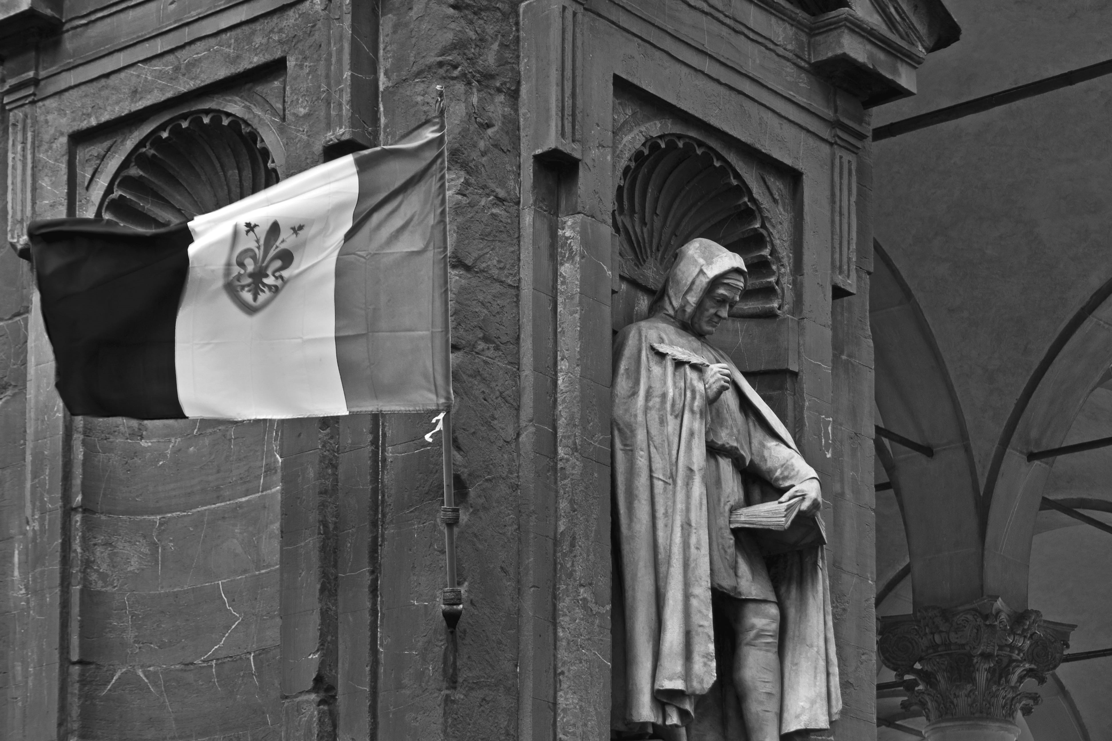 tourism, firenze, the past, outdoors, old, italian, wind, male likeness, low angle view, building, tricolor, sculpture, built structure, flag, outdoor, HD Wallpaper