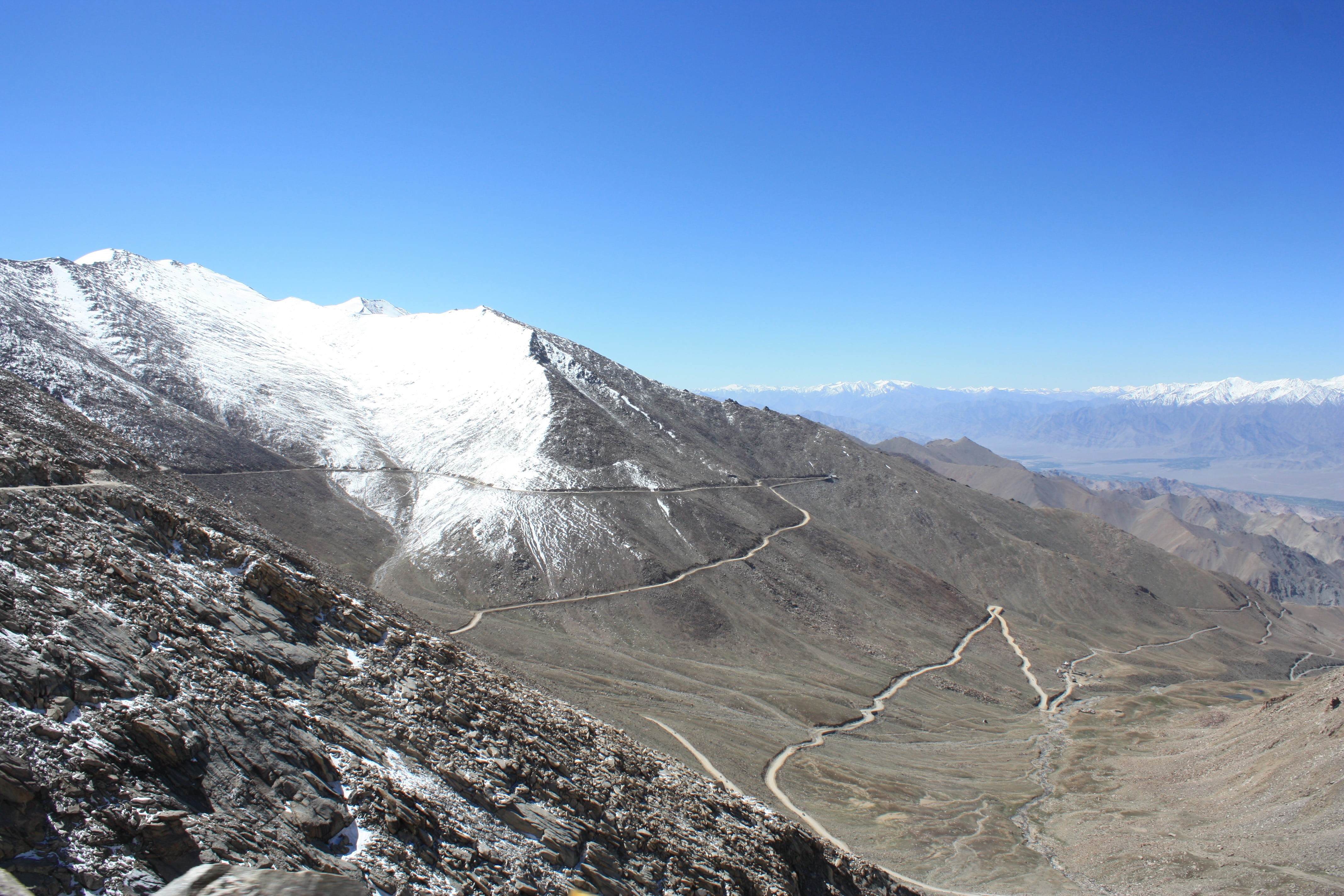 nature, mountain pass, 4K, view, himalayas, bird, day, ladakh, leh, s, pass road, travel destinations, no people, highest pass of the world, snow, tranquil scene, HD Wallpaper
