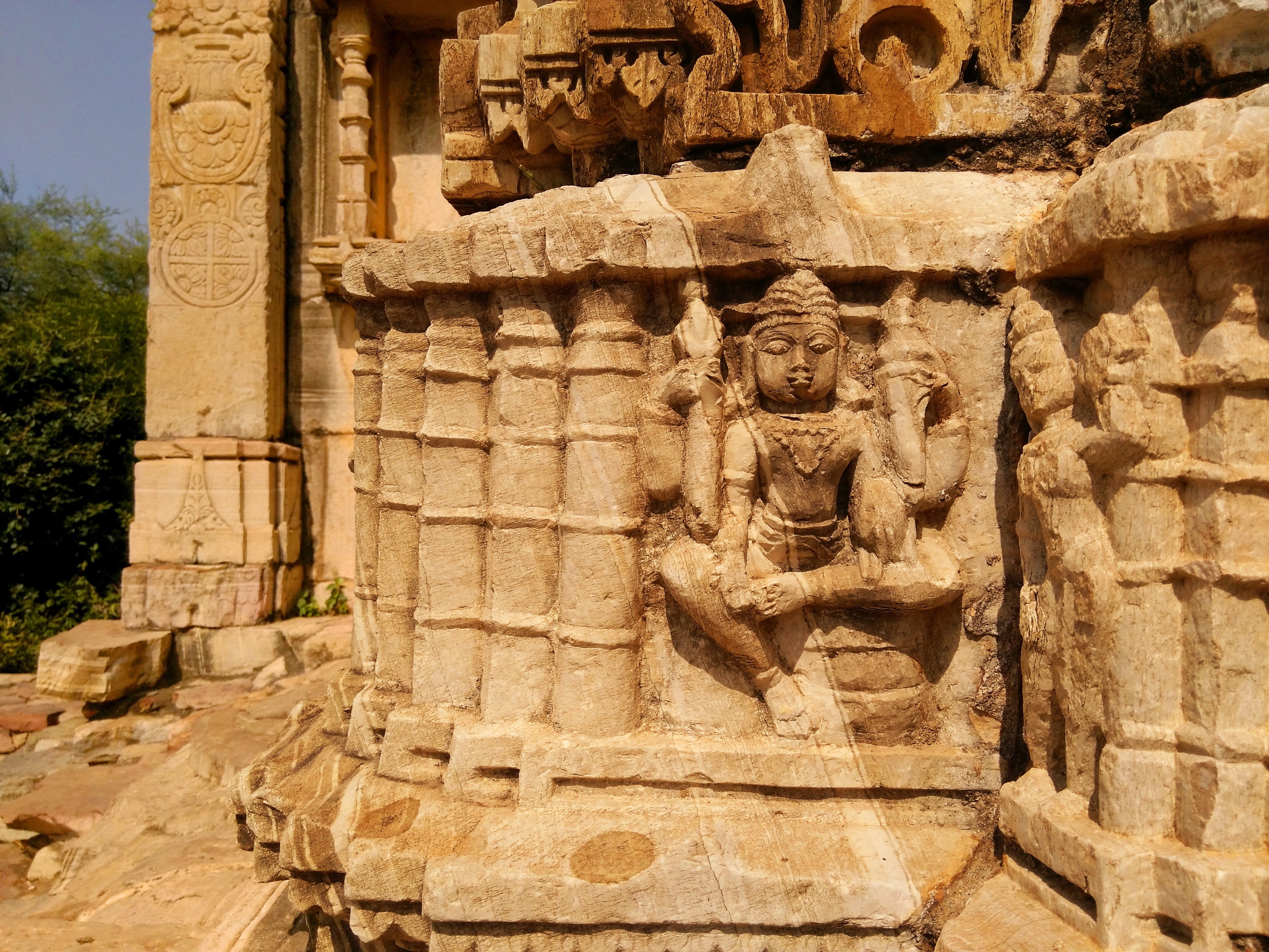 outdoors, no people, architecture, built structure, bas relief, belief, art and craft, temple - Building, ruined, 4K, rajasthan, craft, hindu, creativity, HD Wallpaper