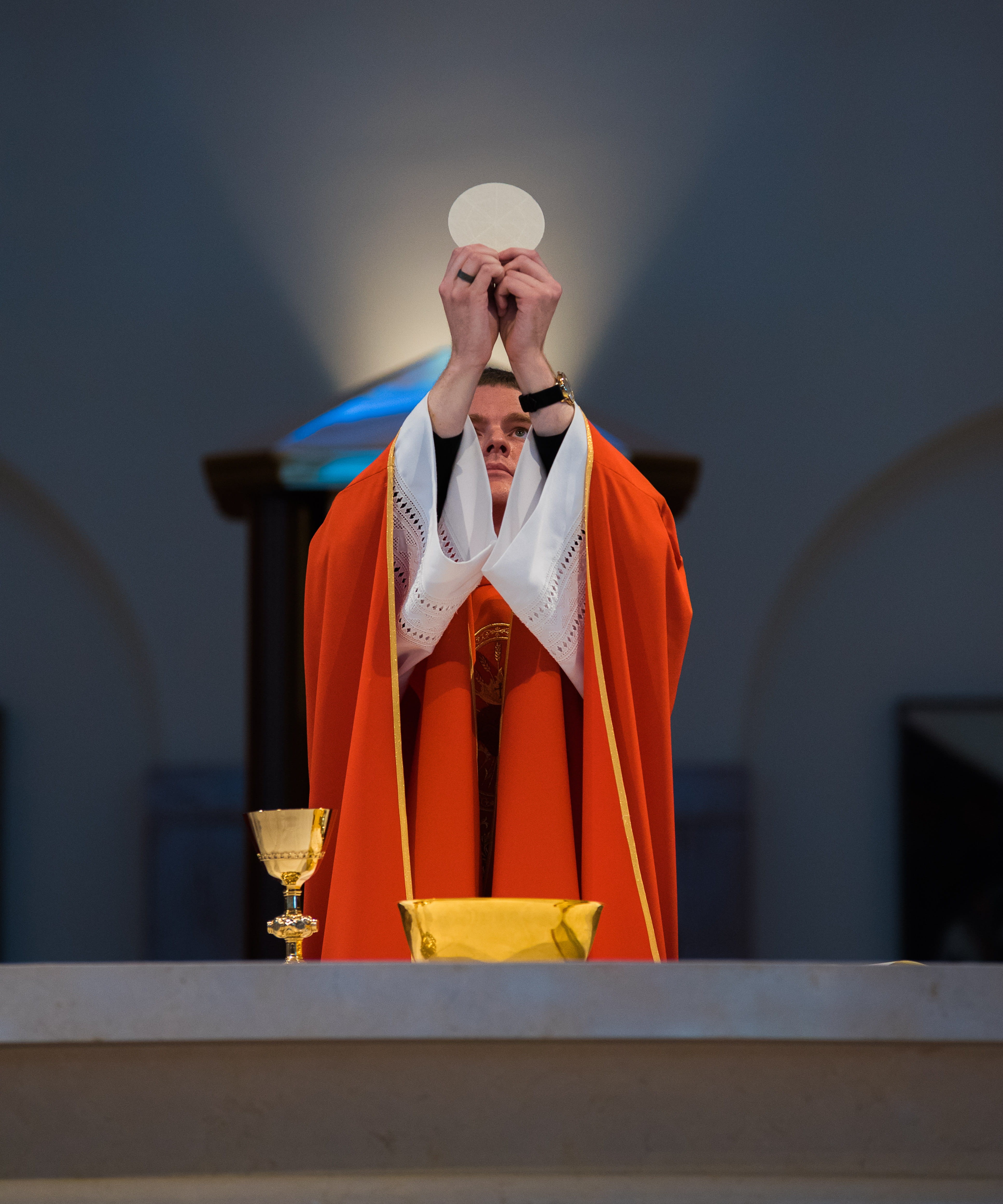spirituality, flat bread, flat, adult, representation, one person, front view, priest, kingwood, offering, photography, low angle view, robe, altar, craft, Phone HD Wallpaper