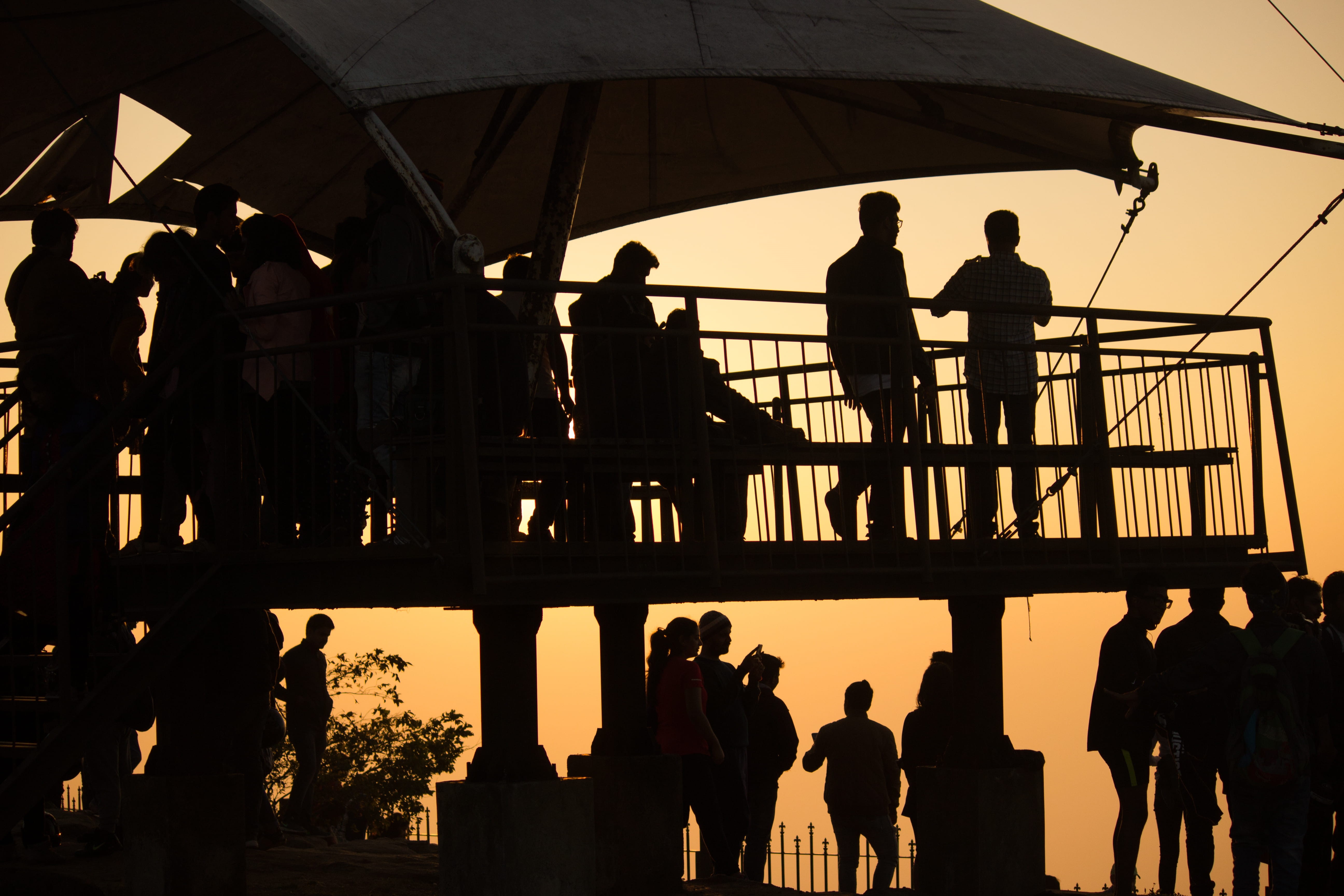 real people, outdoors, railing, crowd, silhouette, 5K, group of people, sunset, architecture, occupation, nature, dawn, sky, medium group of people, tourist, HD Wallpaper