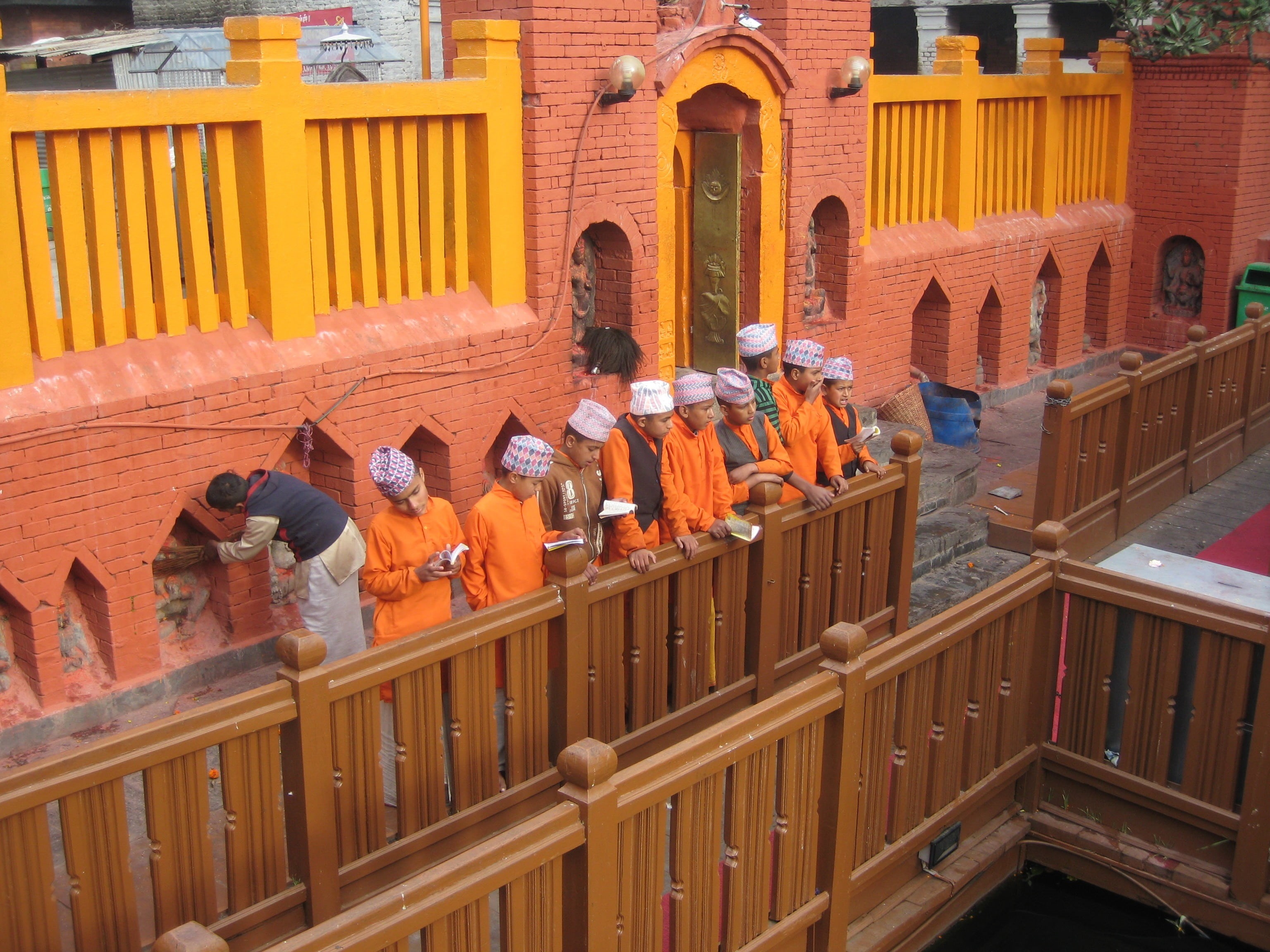 architecture, religion, day, real people, crowd, building exterior, hindu, building, standing, group of people, staircase, culture, built structure, adult, HD Wallpaper