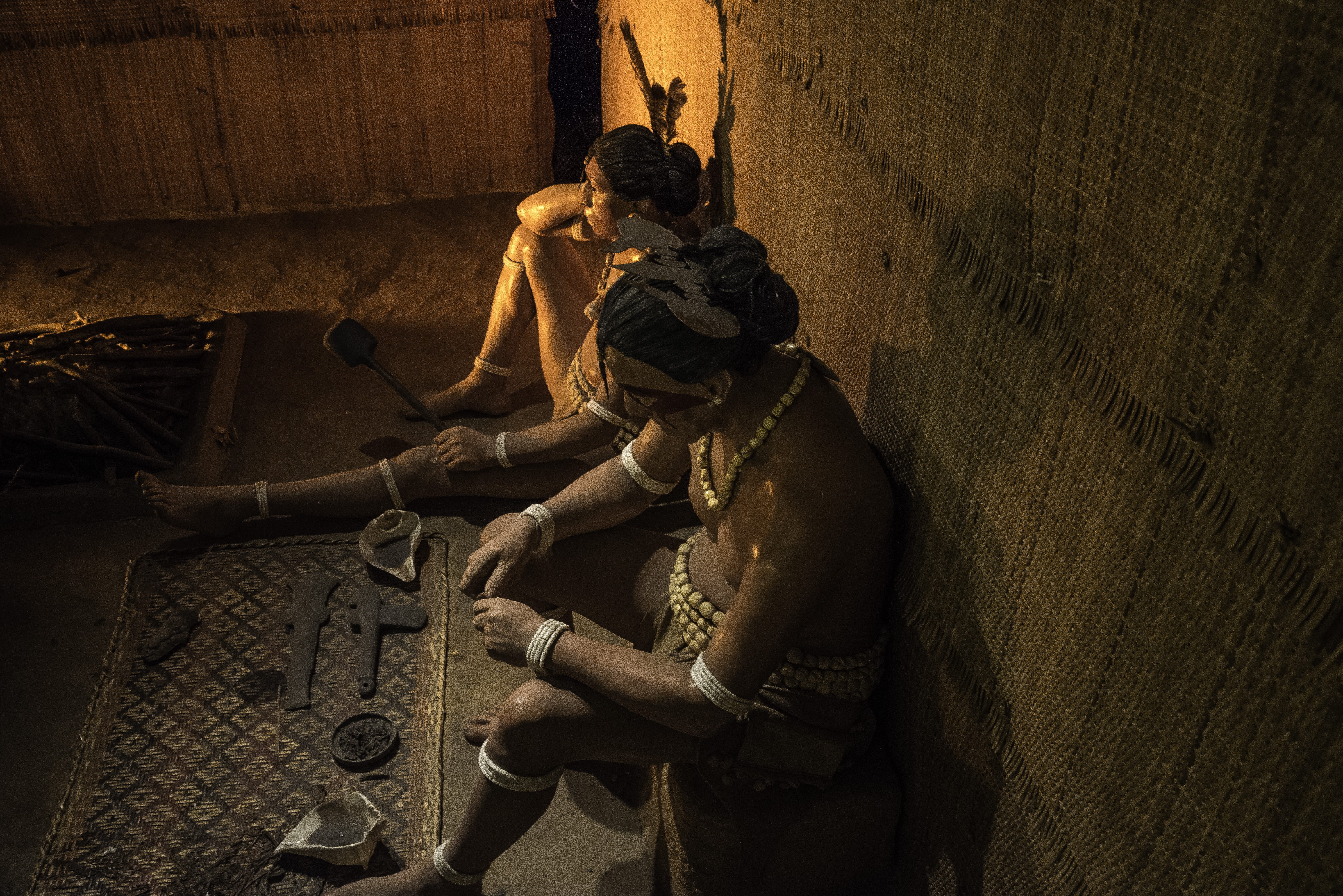 wax figures, 5K, room, history, representation, day, native americans, built structure, creativity, building, occupation, shirtless, male likeness, architecture, HD Wallpaper