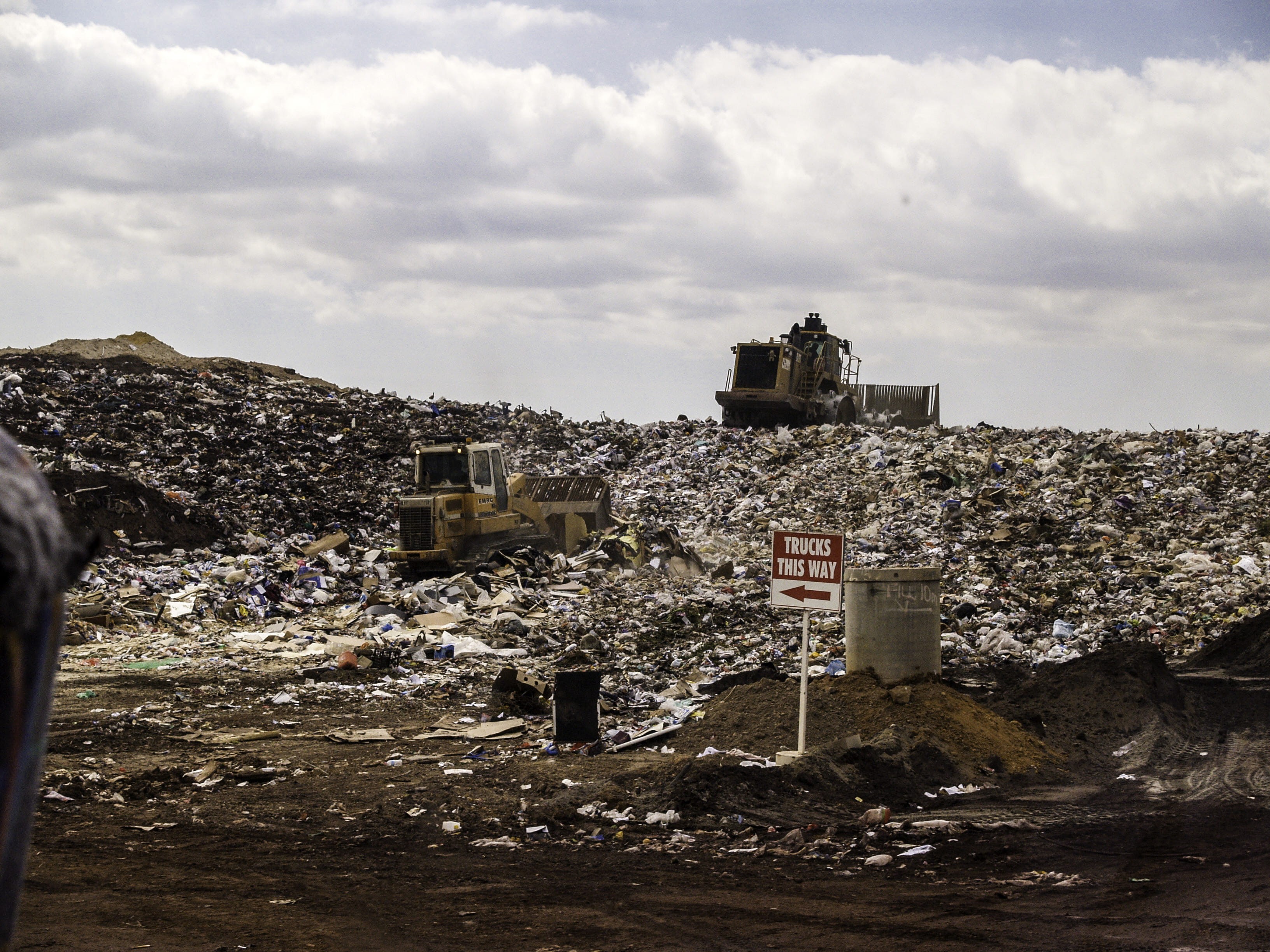 land, building, building exterior, Landfill, no people, photo, dump, abandoned, architecture, Australia, residential district, architecture And Buildings, HD Wallpaper