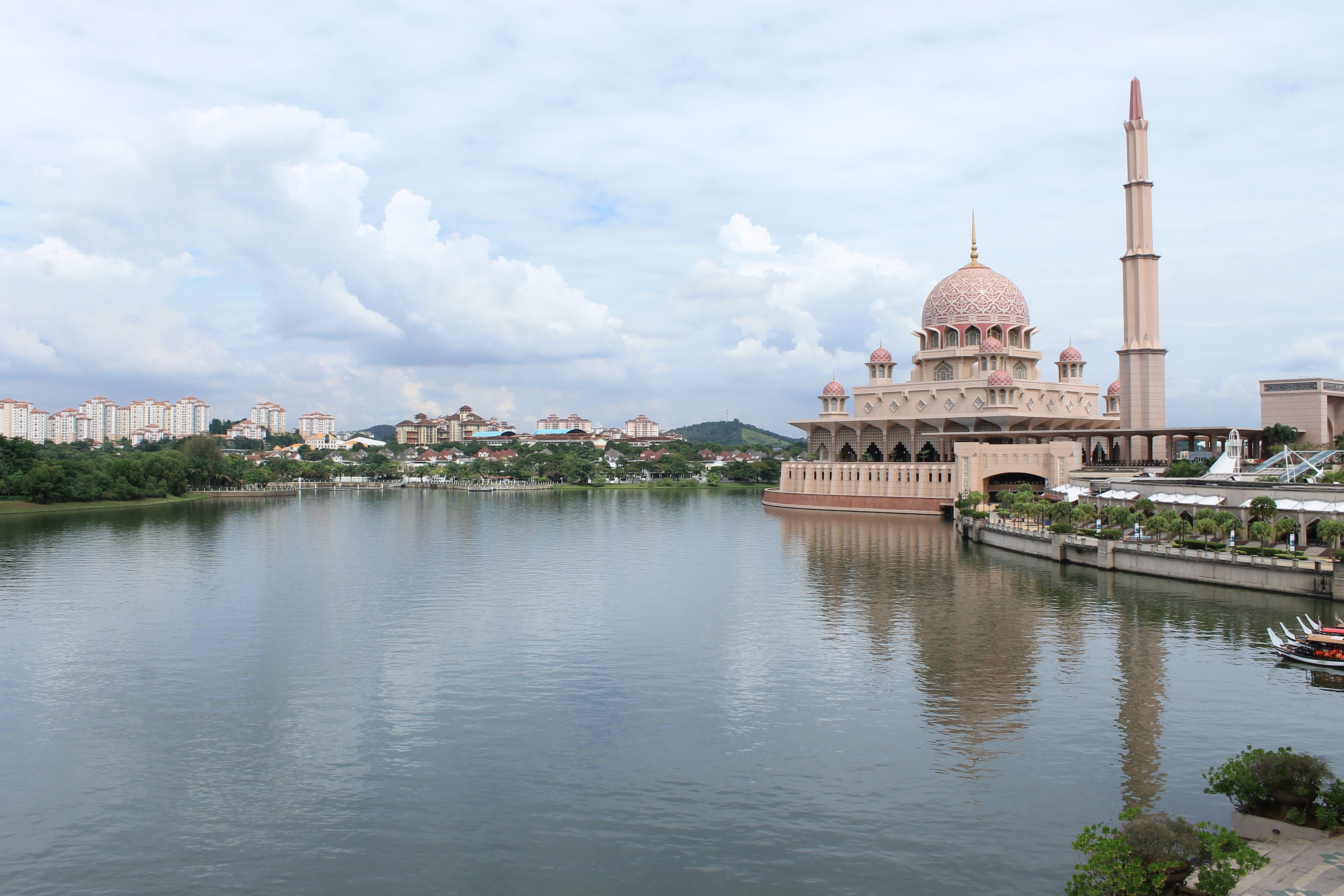 architecture, asia, place of worship, building exterior, mosque, outdoors, 4K, river, water, belief, masjid, malaysia, tourism, religious, islam, body, HD Wallpaper