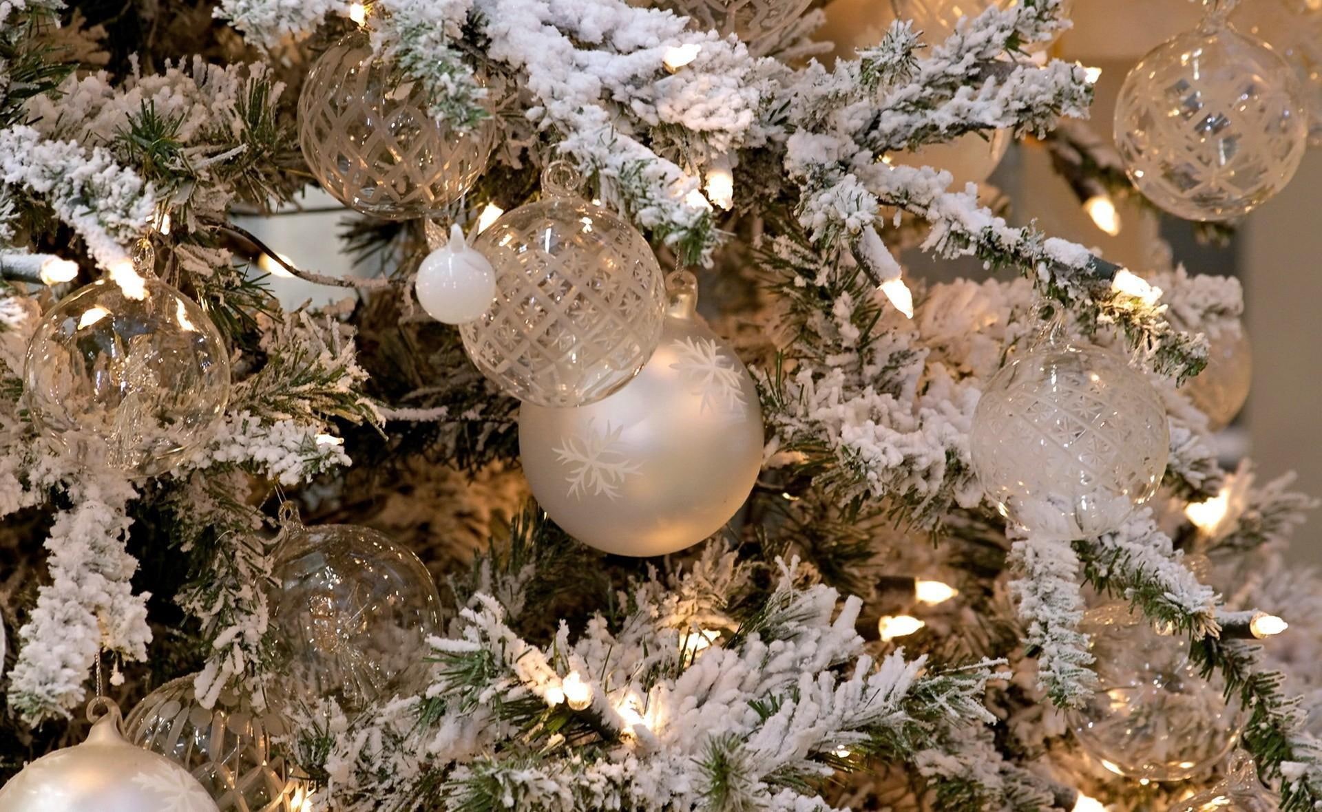 tree, christmas, 1080P, new, snow, green, new year, white, garland, bauble, year, toys, HD Wallpaper
