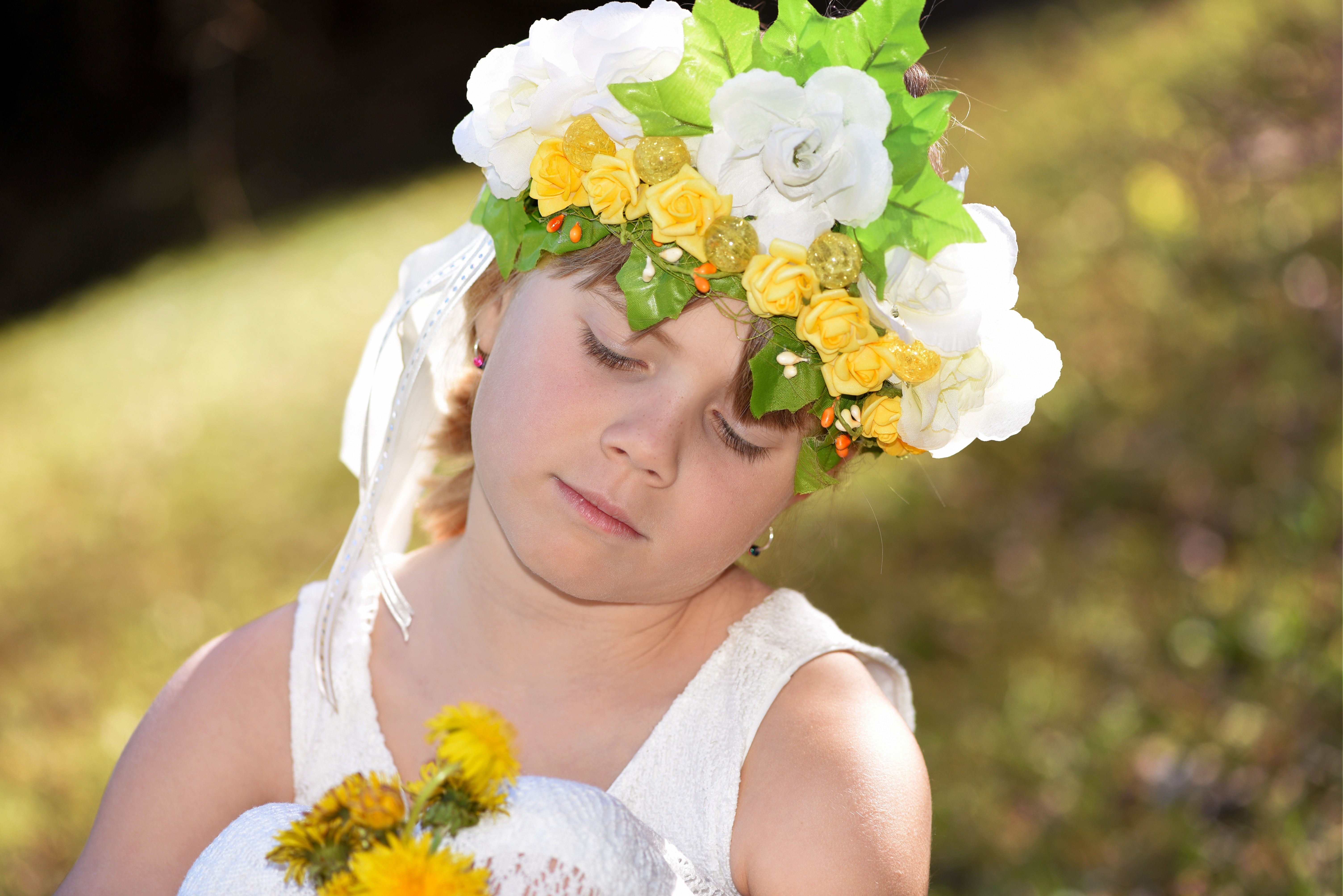 5K, wedding, bouquet, meadow, newlywed, face, wearing flowers, child, flowering plant, flowers, focus on foreground, bride, headshot, beautiful woman, HD Wallpaper
