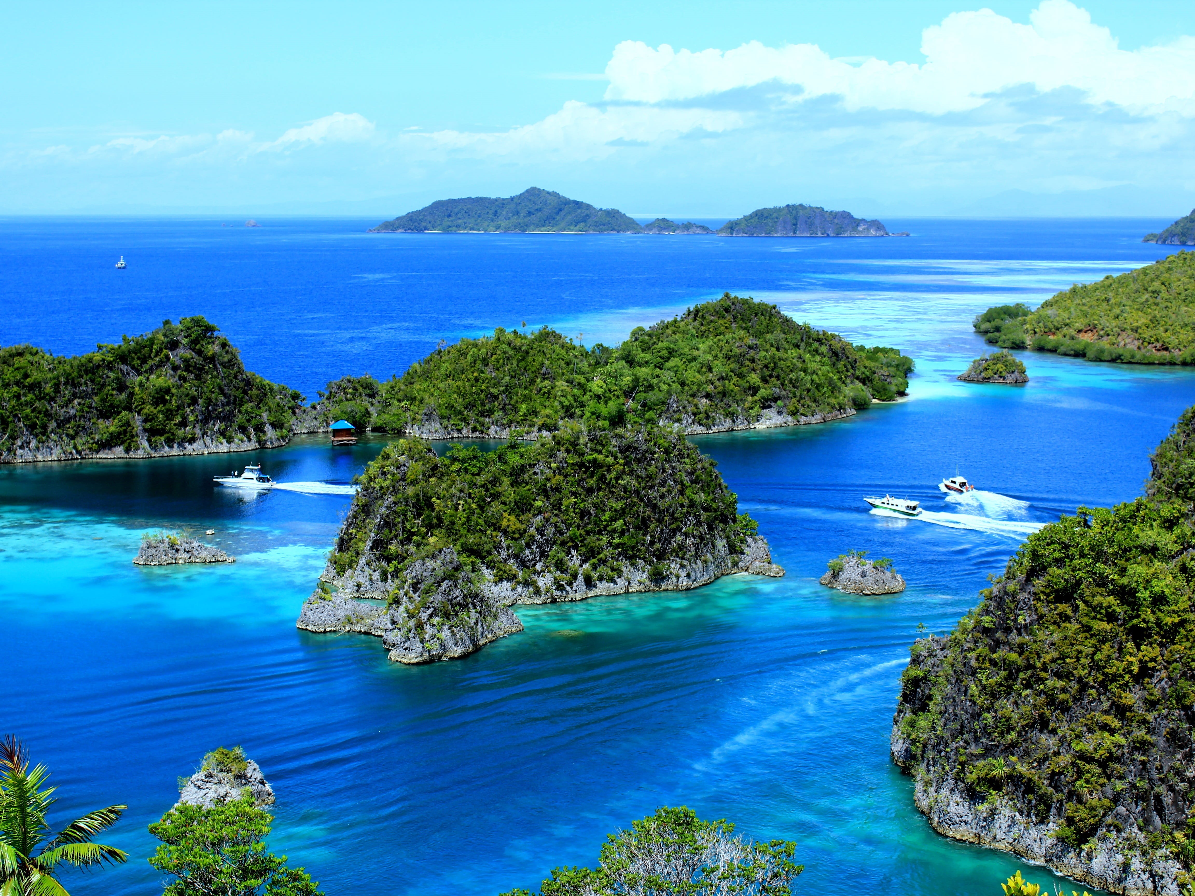 lake, water, no people, boats, raja ampat, beside, 4K, bay, horizon over water, outdoors, nautical vessel, beauty in nature, sea, waves, lagoon, cloud - sky, HD Wallpaper