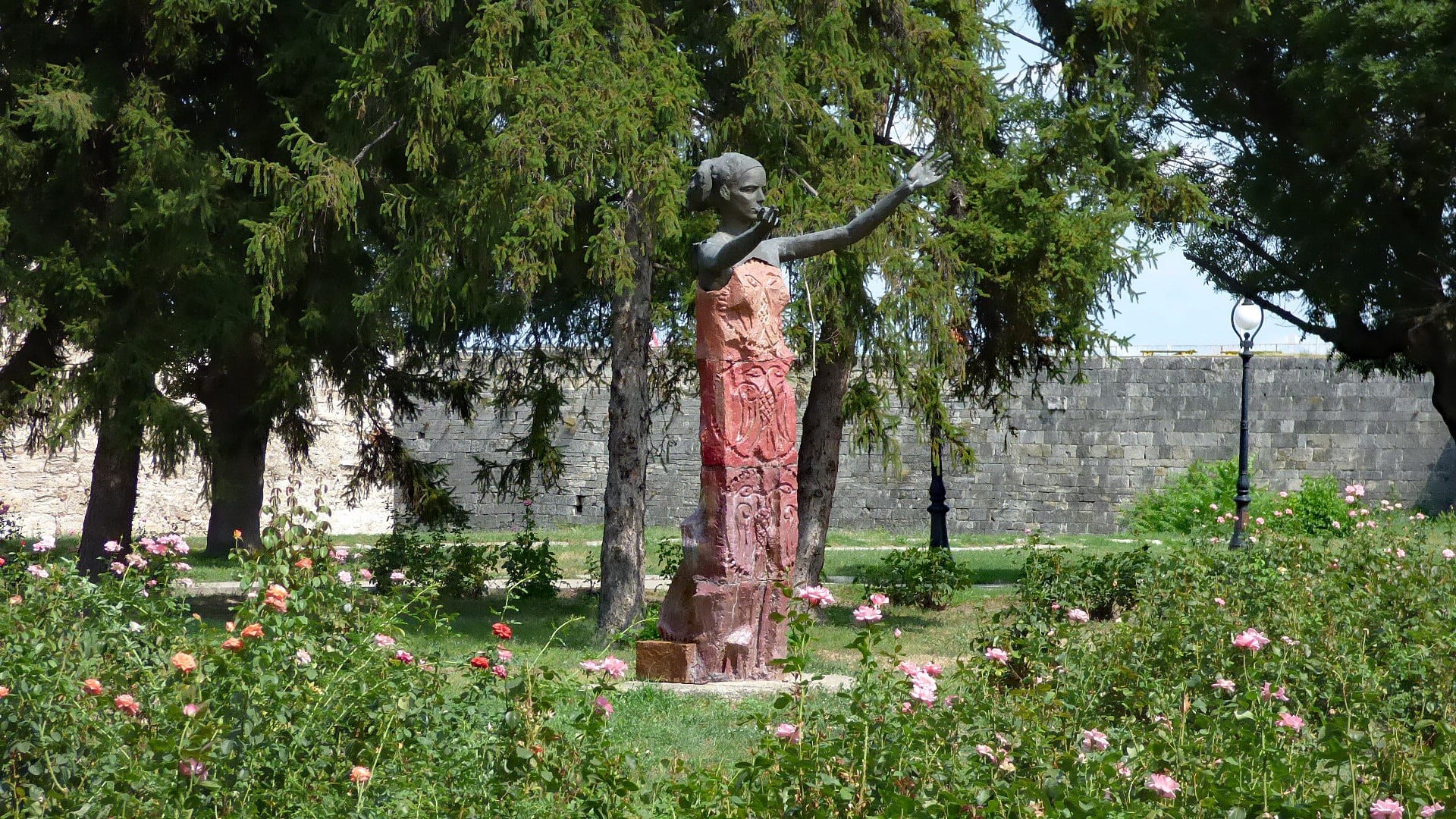 tree, tree trunk, outdoors, female likeness, flowering plant, fortress, 1080P, representation, flower, statue, art and craft, bulgaria, nature, plant, HD Wallpaper