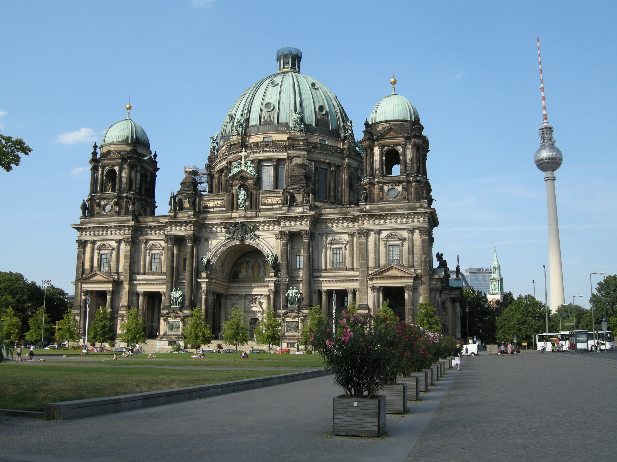 place of worship, sky, built structure, berlin, spirituality, religion, belief, building, travel destinations, 2K, no people, outdoors, berlín, tourism, HD Wallpaper
