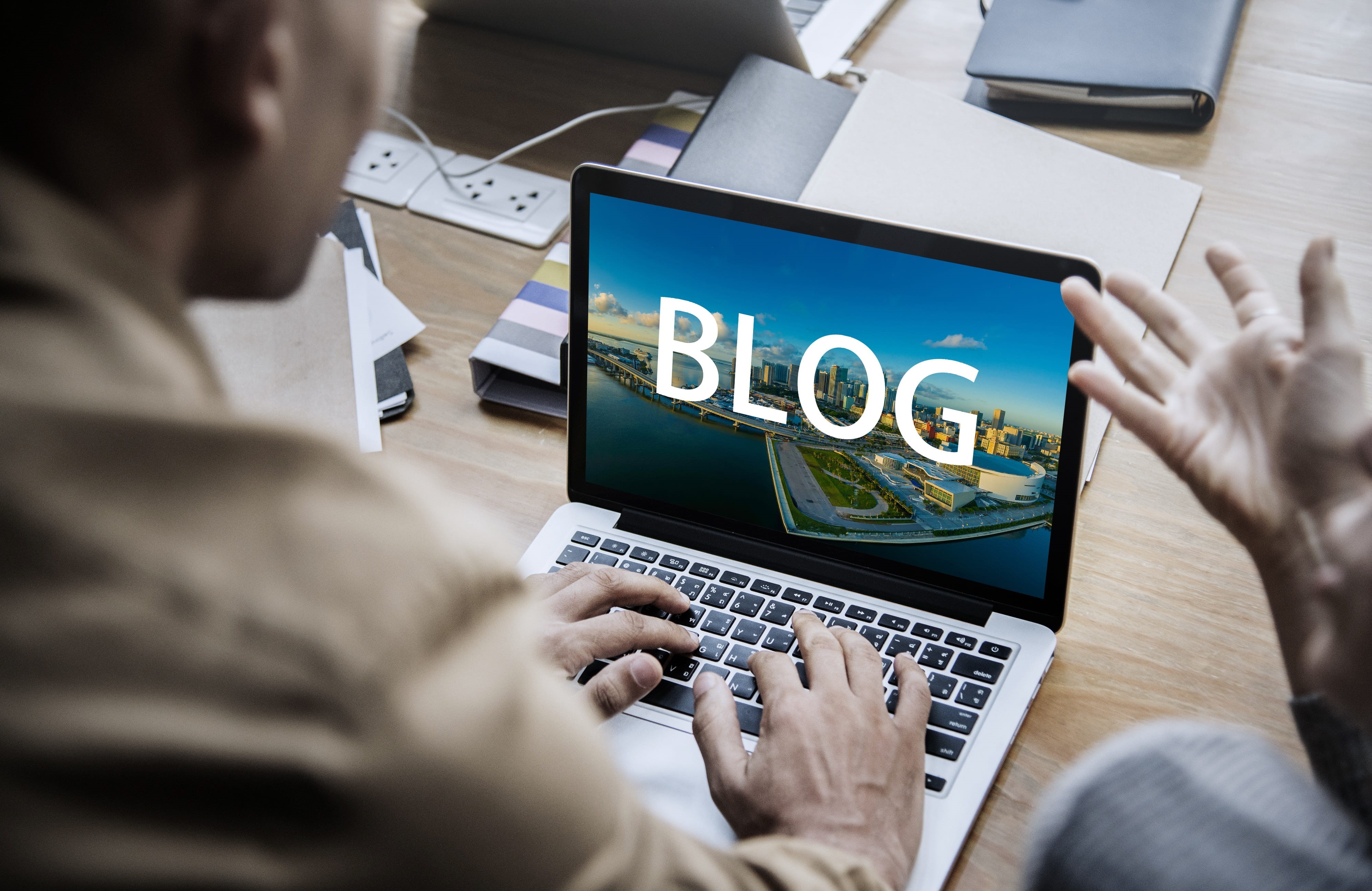 community, embassies, media, laptop, content, males, adult, wireless technology, computer network, comments, communication, indoors, social, working, networking, HD Wallpaper